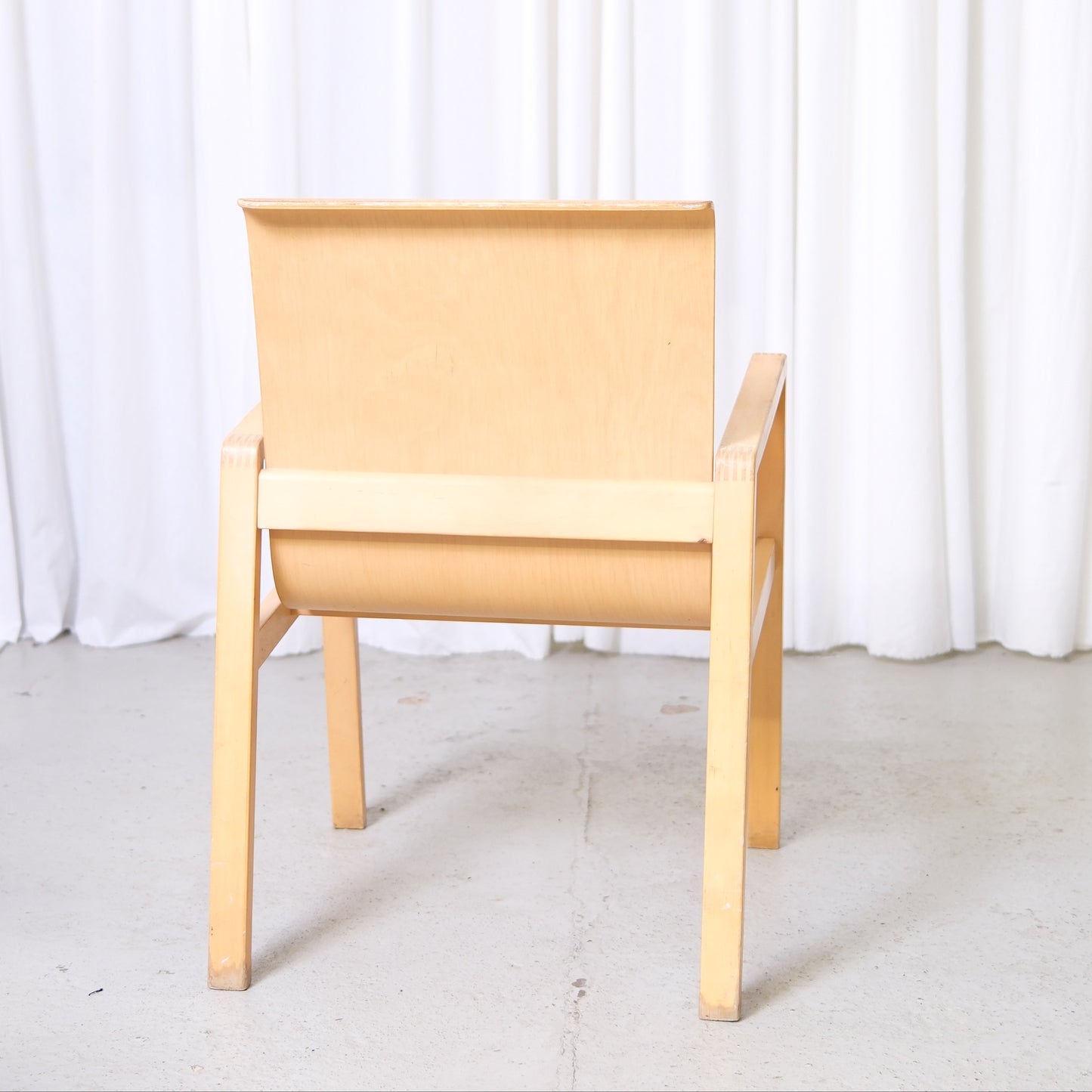 Alvar Aalto Artek 403 -eteistuoli