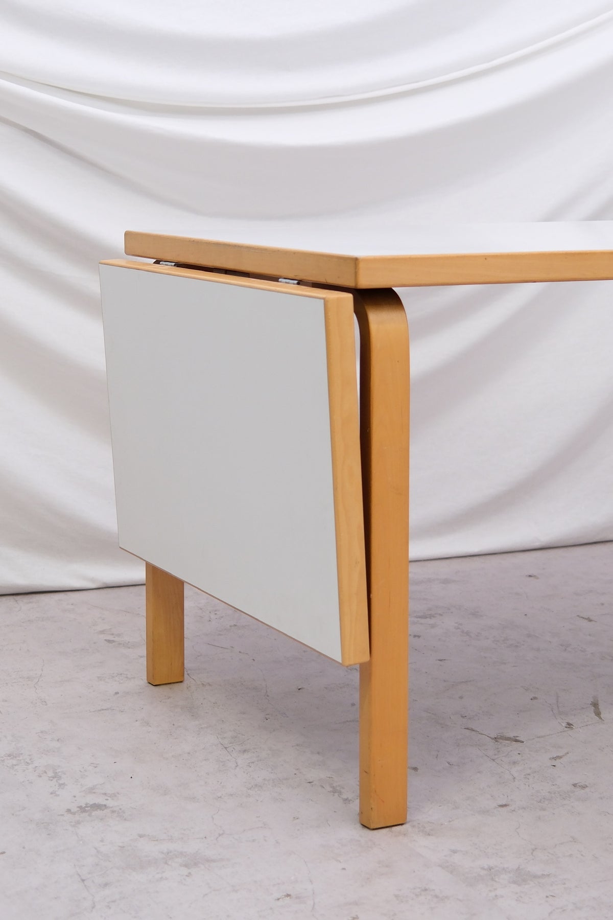 Artek suuri taittopöytä – Alvar Aalto