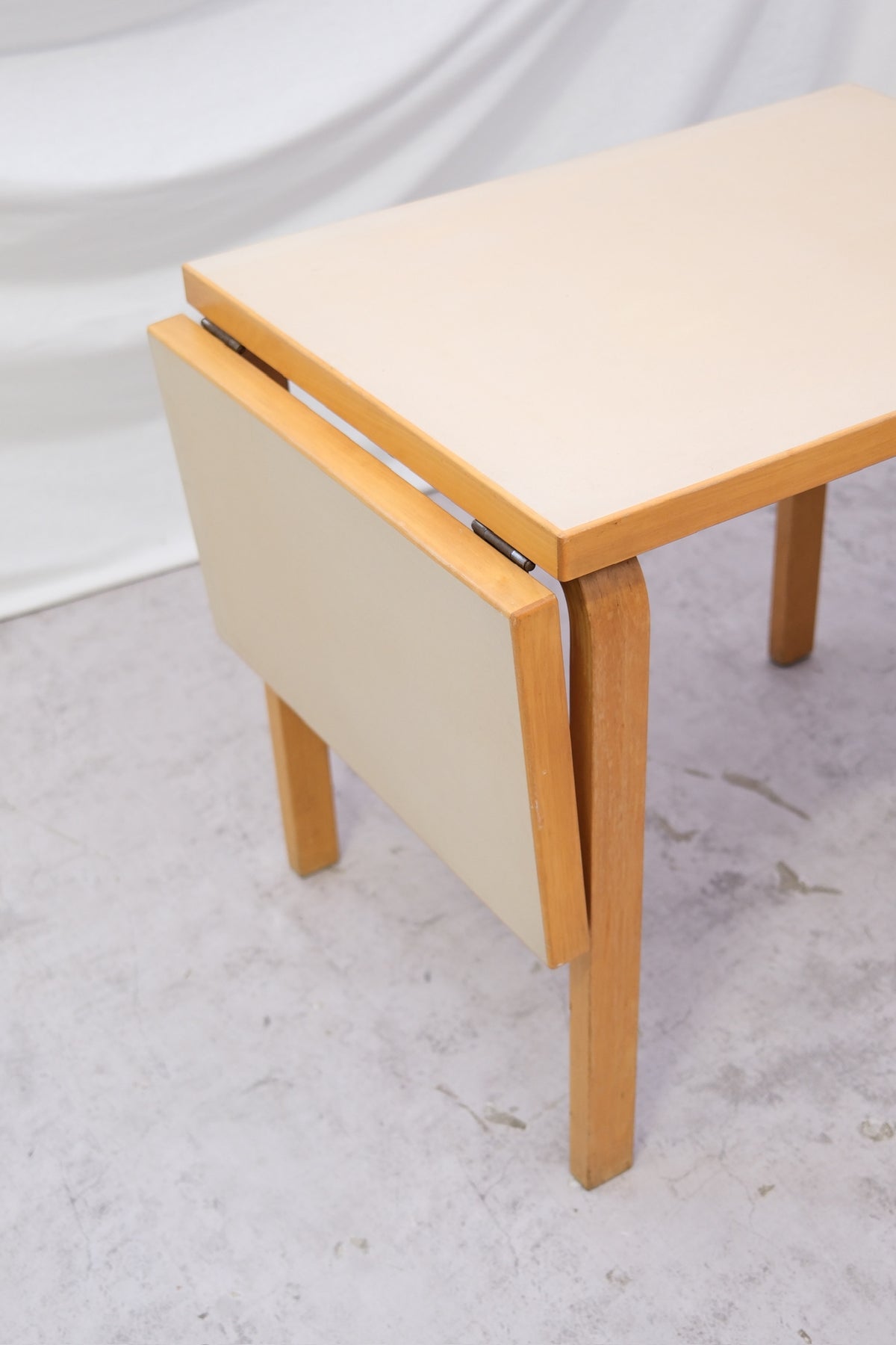 Artek DL82 taittopöytä, valmistaja Oy Huonekalu- ja Rakennustyötehdas Ab, 1950–1960-luku