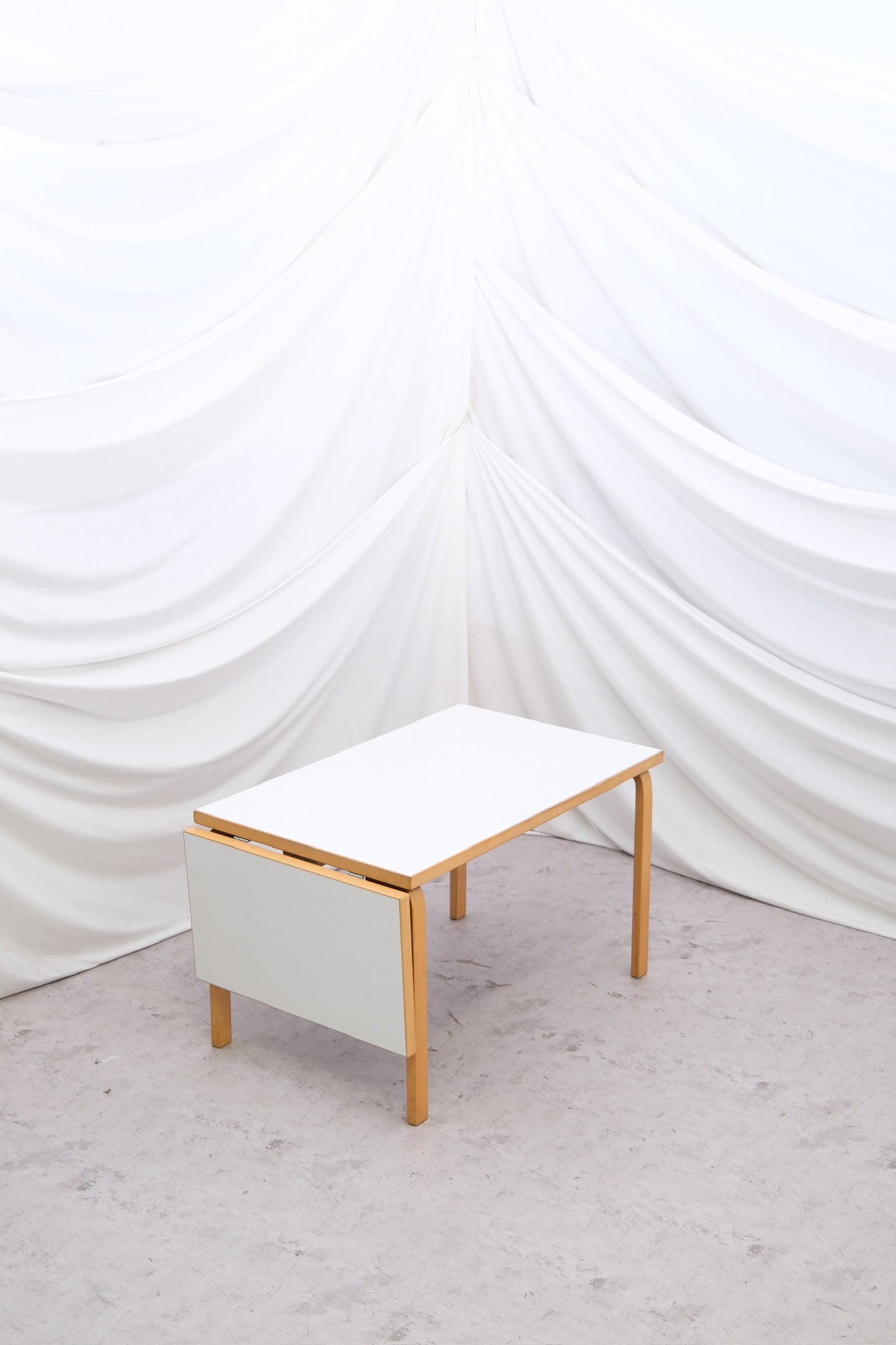 Artek suuri taittopöytä – Alvar Aalto