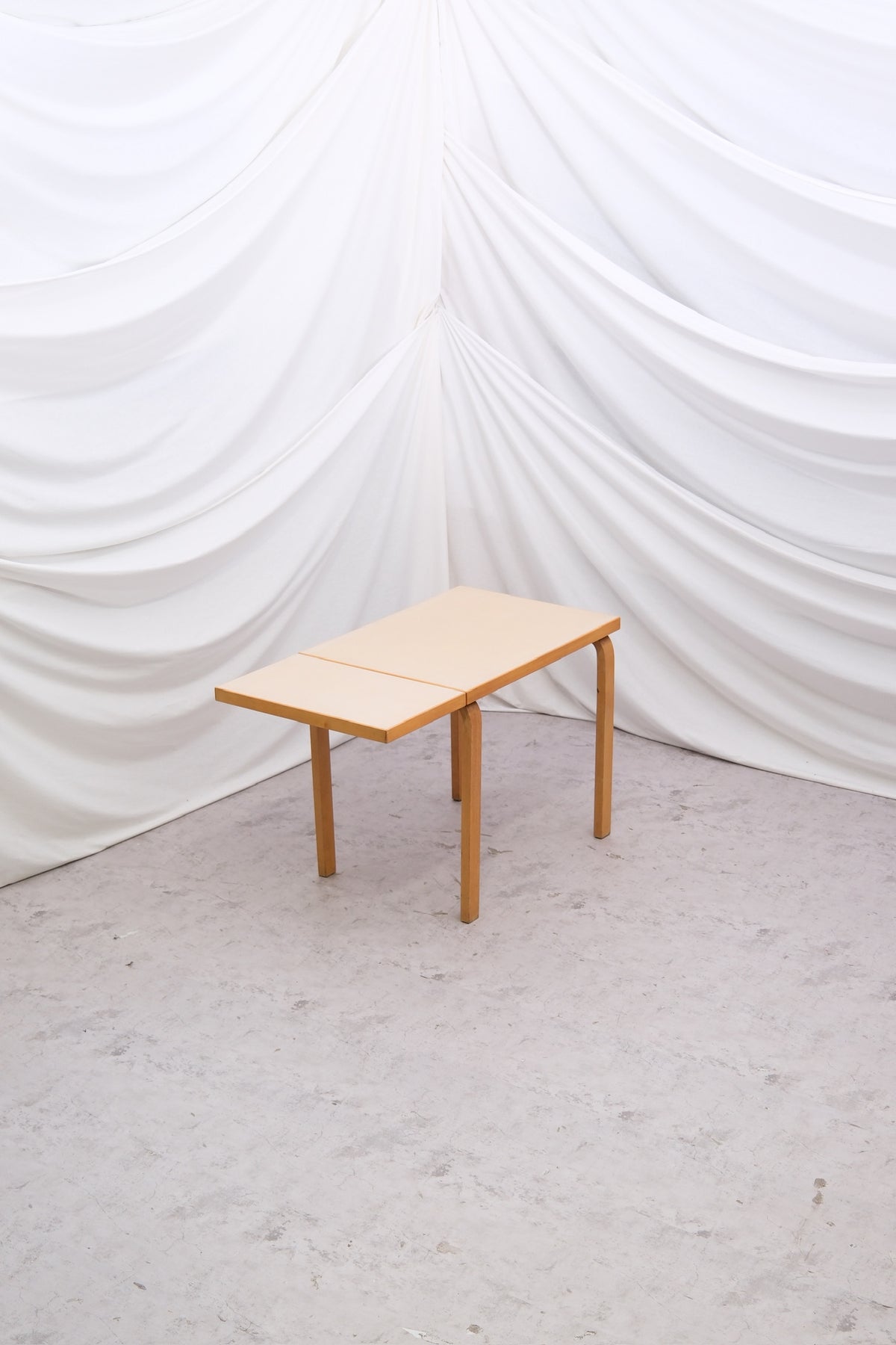 Artek DL82 taittopöytä, valmistaja Oy Huonekalu- ja Rakennustyötehdas Ab, 1950–1960-luku
