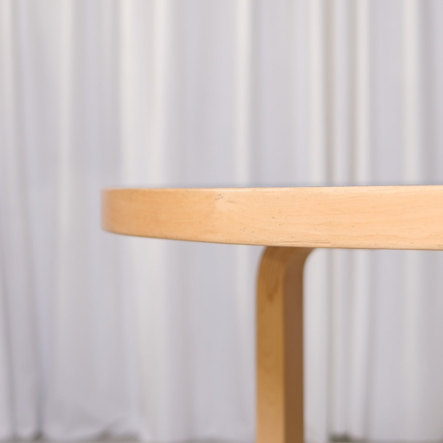 Artek pöytä 91, sininen linoleumikansi – Alvar Aalto
