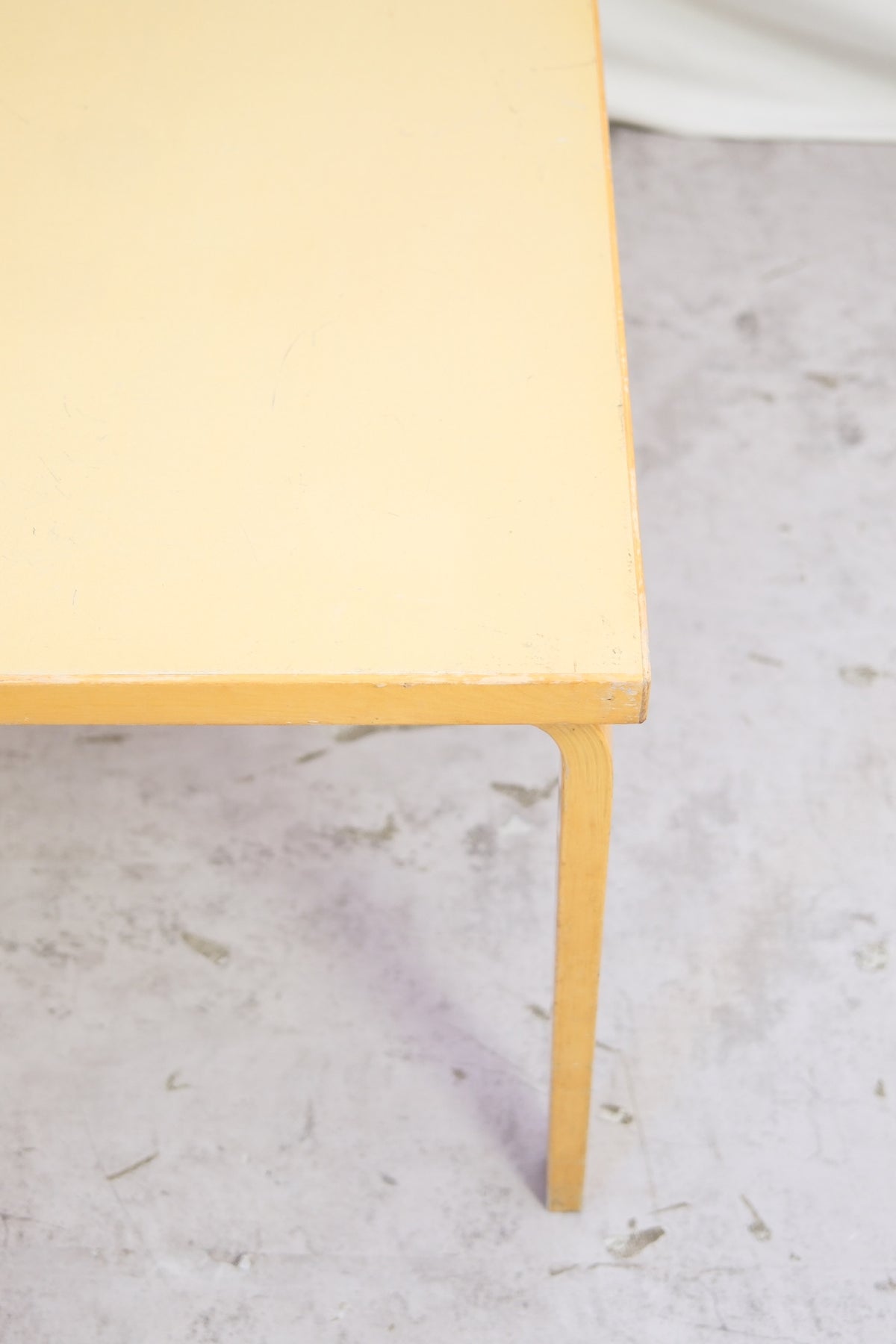 Artek 81B table, light yellow laminate