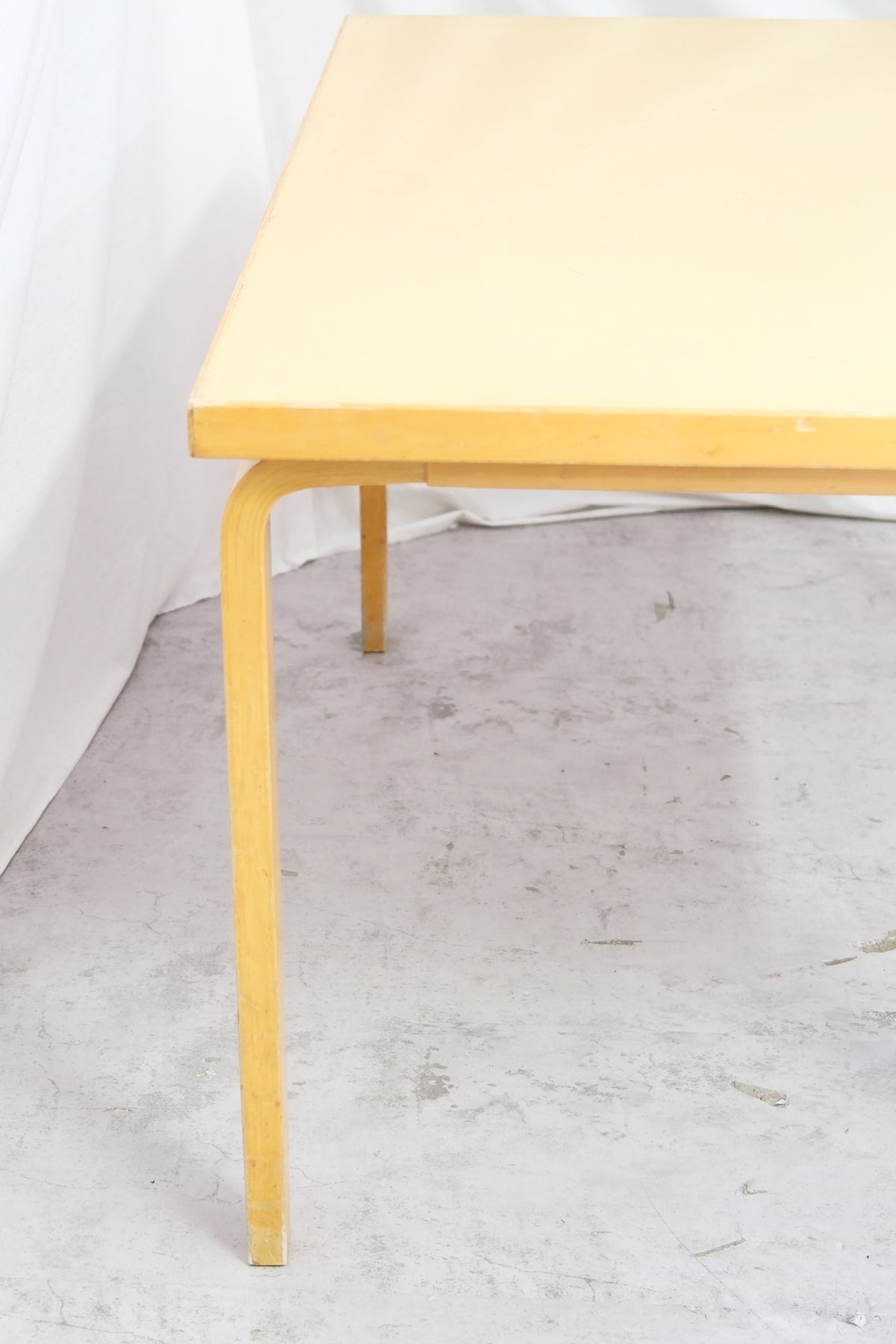 Artek 81B table, light yellow laminate