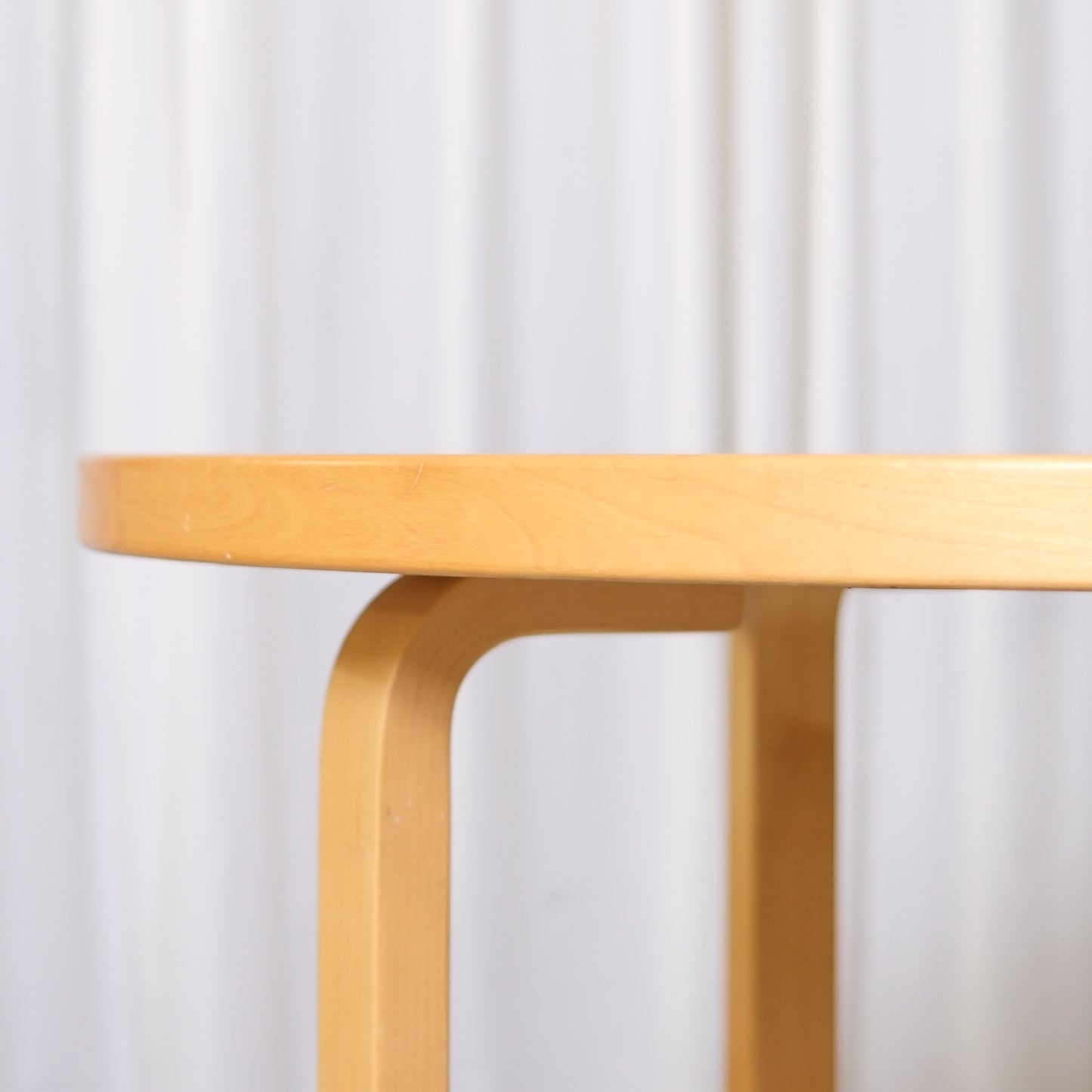 Artek 90A pyöreä pöytä – Alvar Aalto