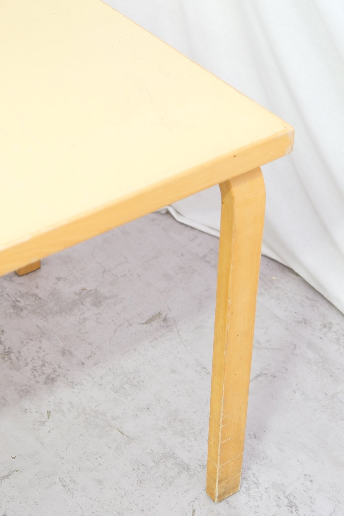 Artek 81B table, light yellow laminate