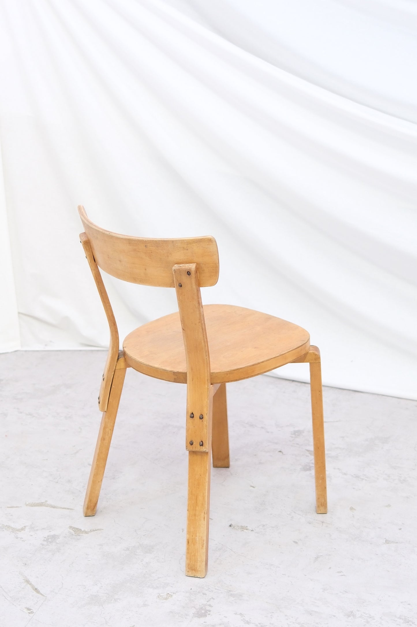 Alvar Aalto 69 Warleg -tuoli, valmistaja Artek