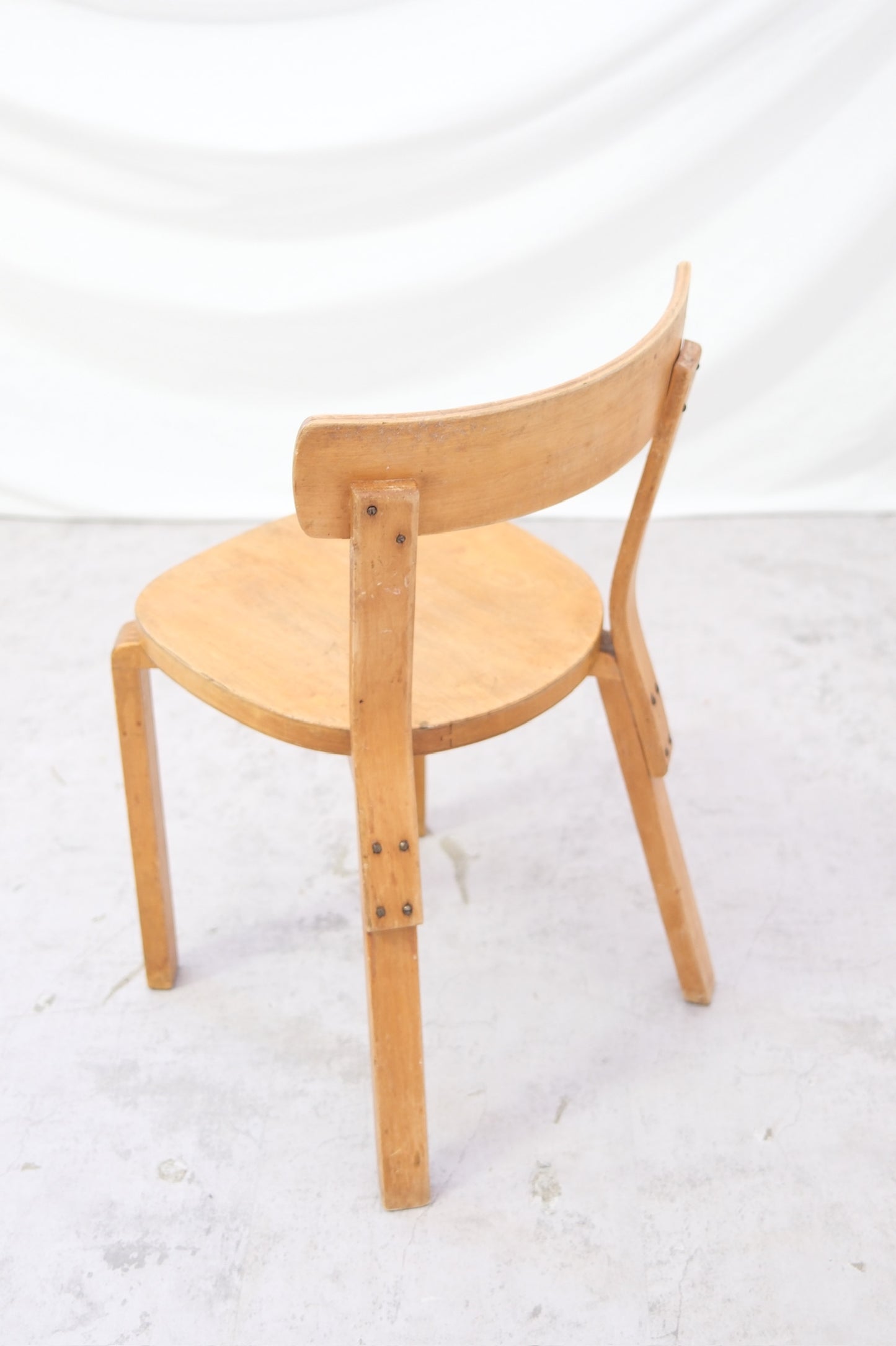 Alvar Aalto 69 Warleg -tuoli, valmistaja Artek