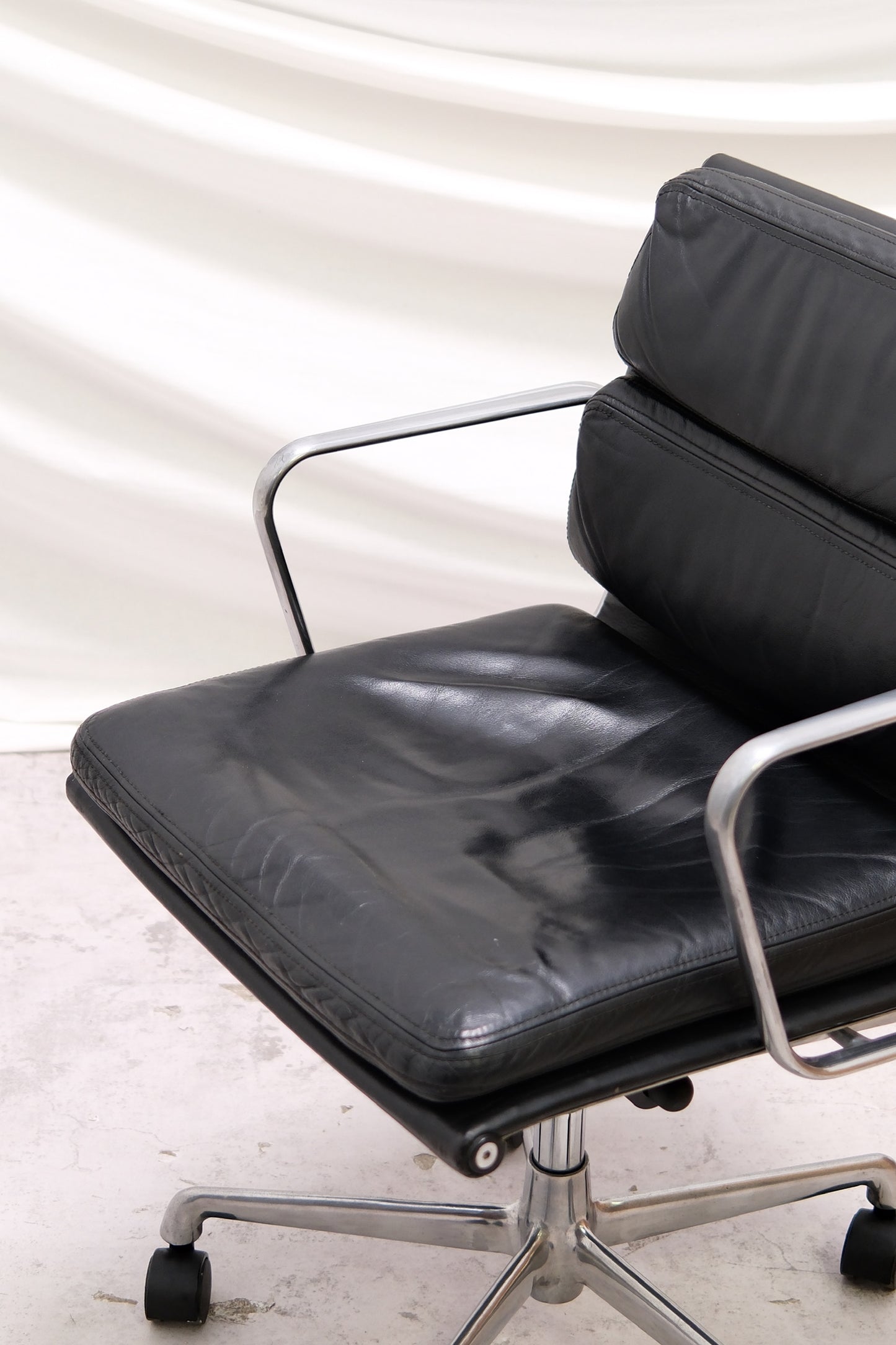 EA217 Soft Pad -tuoli – Charles & Ray Eames, valmistaja ICF, Italia