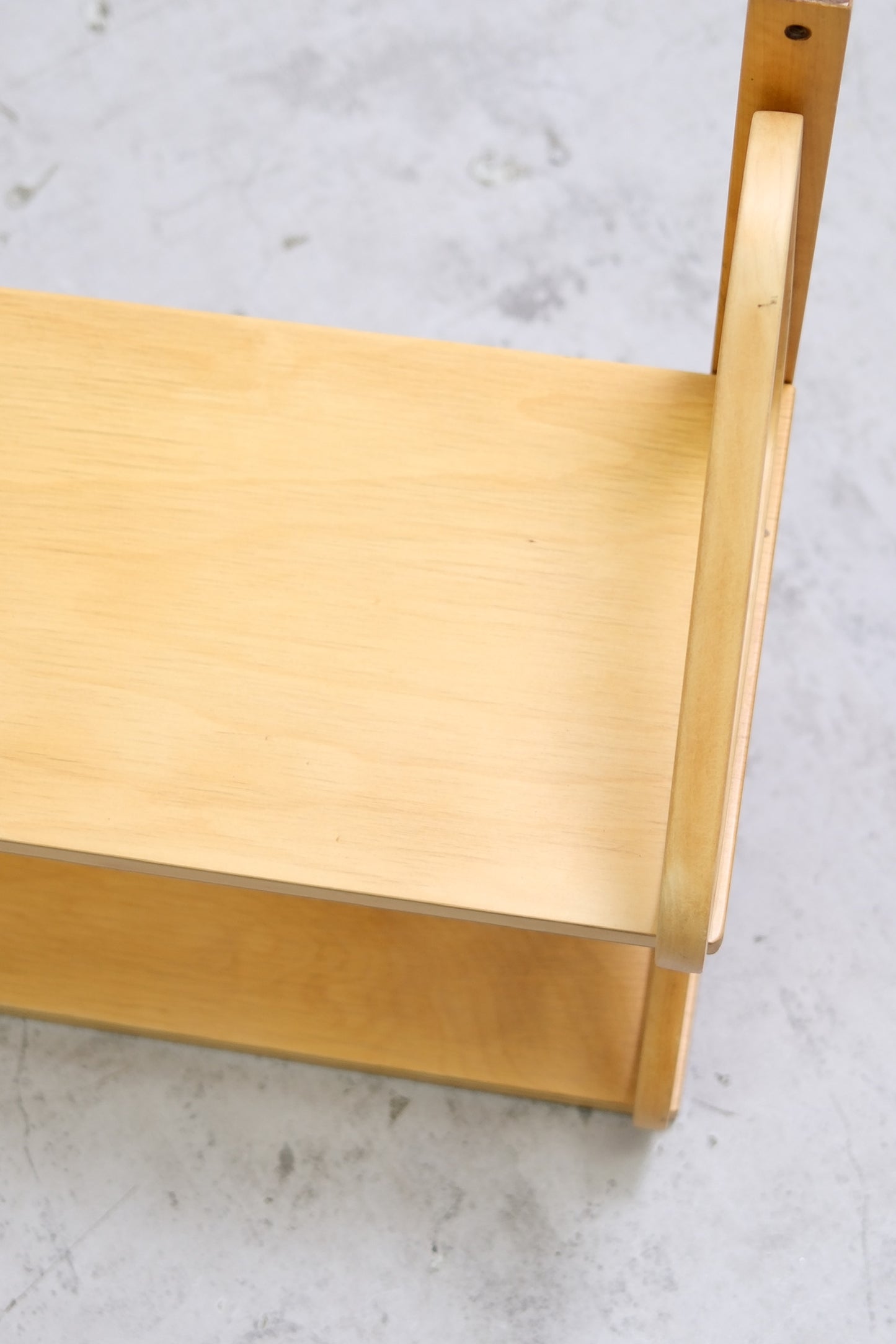 Alvar Aalto 112B -kaksiosainen seinähylly