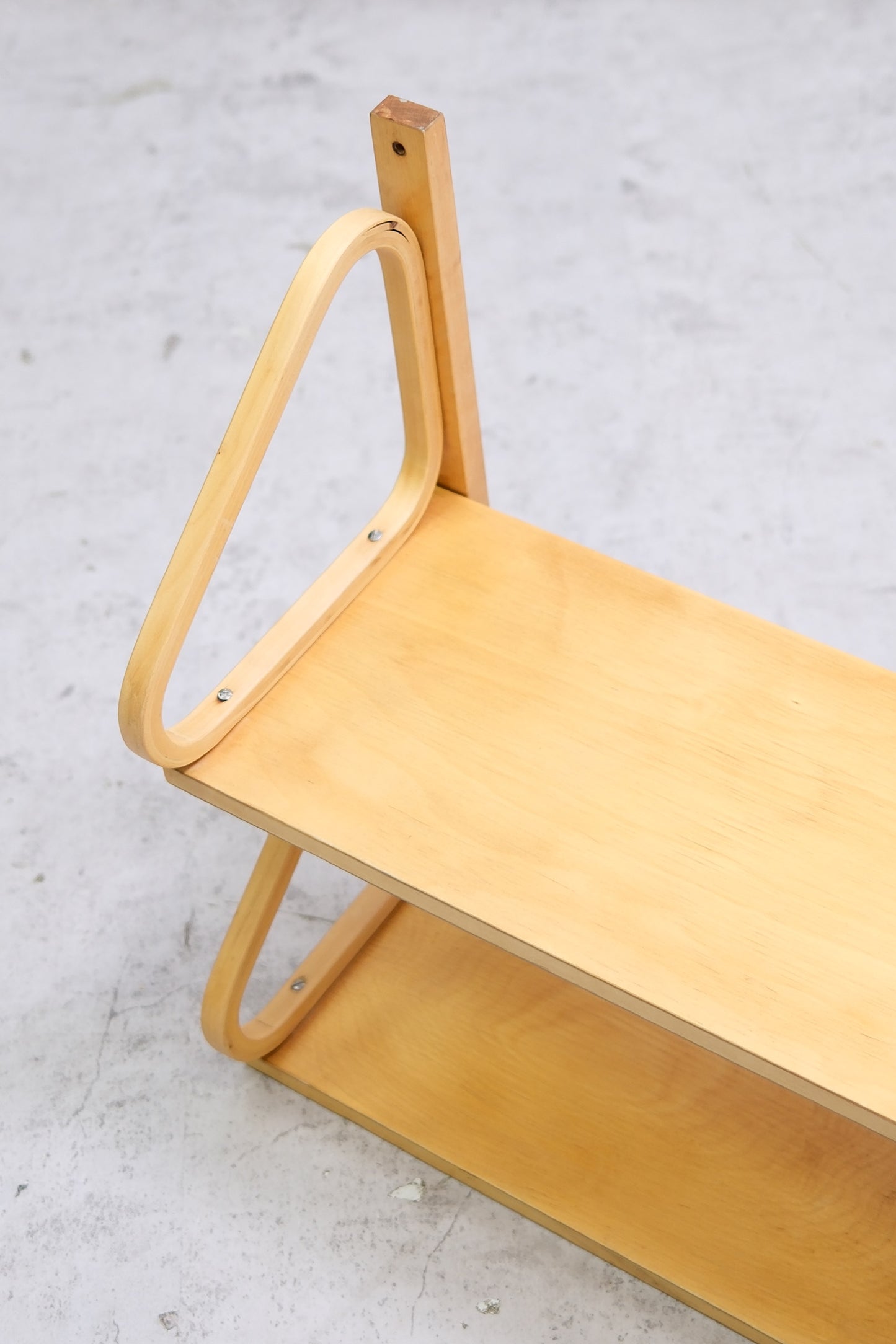 Alvar Aalto 112B -kaksiosainen seinähylly