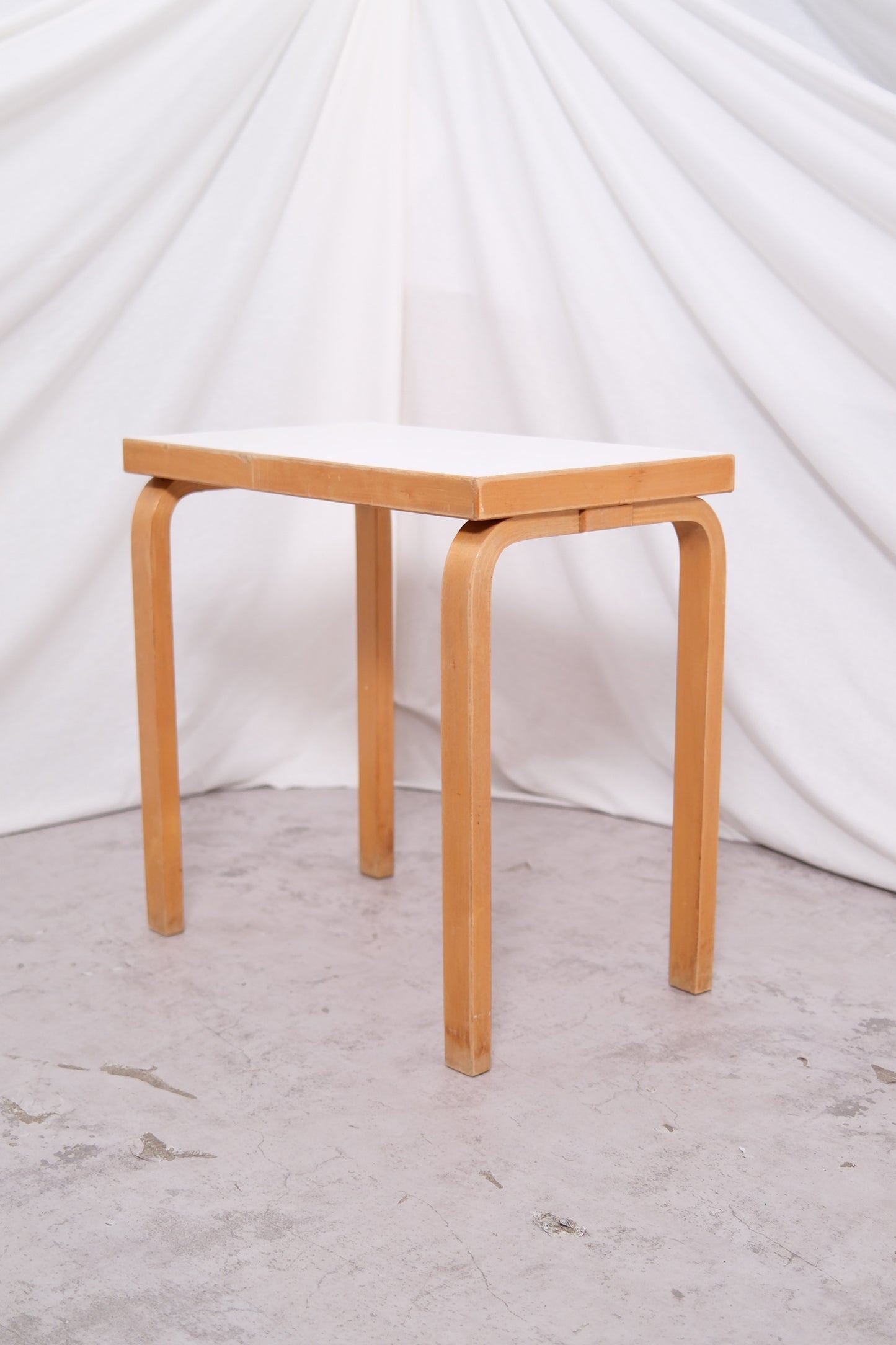 Vintage Alvar Aalto Artek -pikkupöytä
