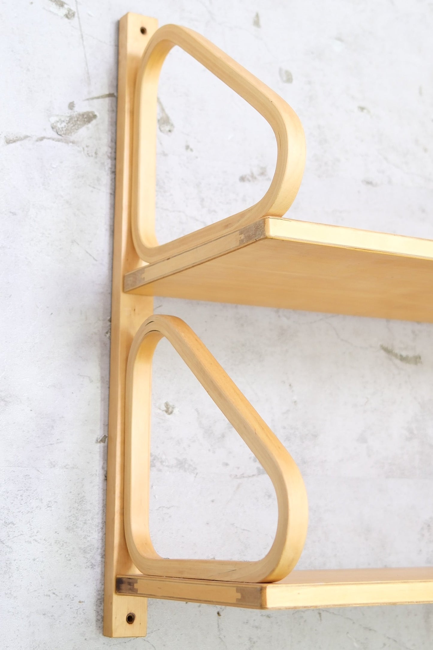 Alvar Aalto 112B -kaksiosainen seinähylly