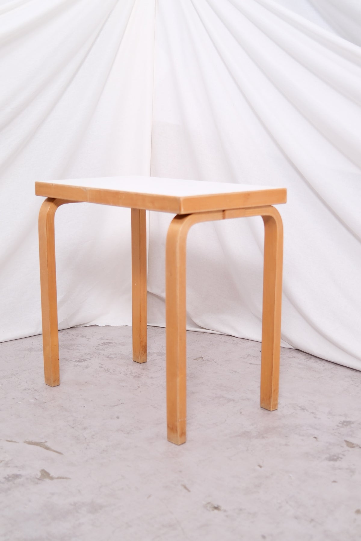Vintage Alvar Aalto Artek -pikkupöytä
