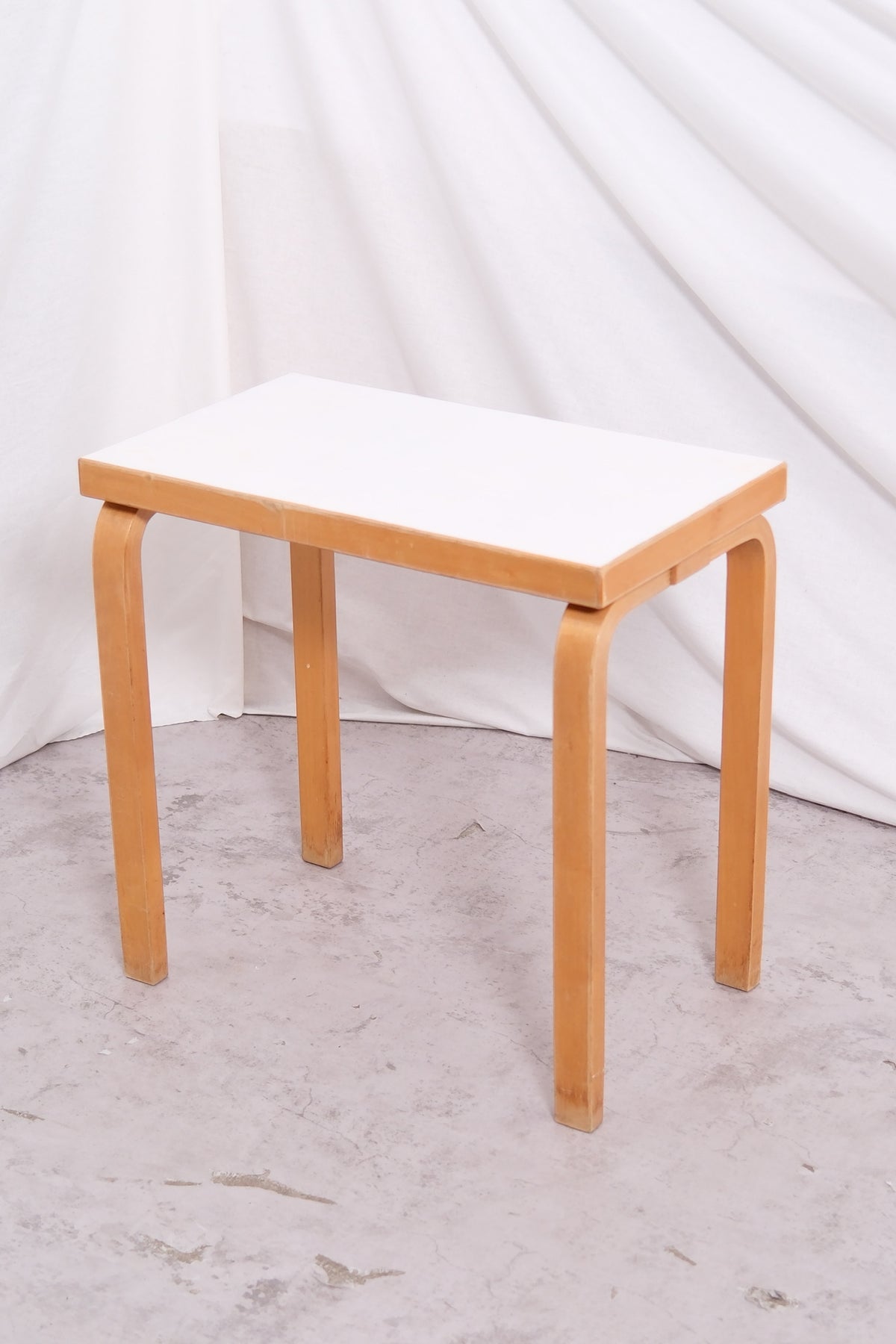 Vintage Alvar Aalto Artek -pikkupöytä