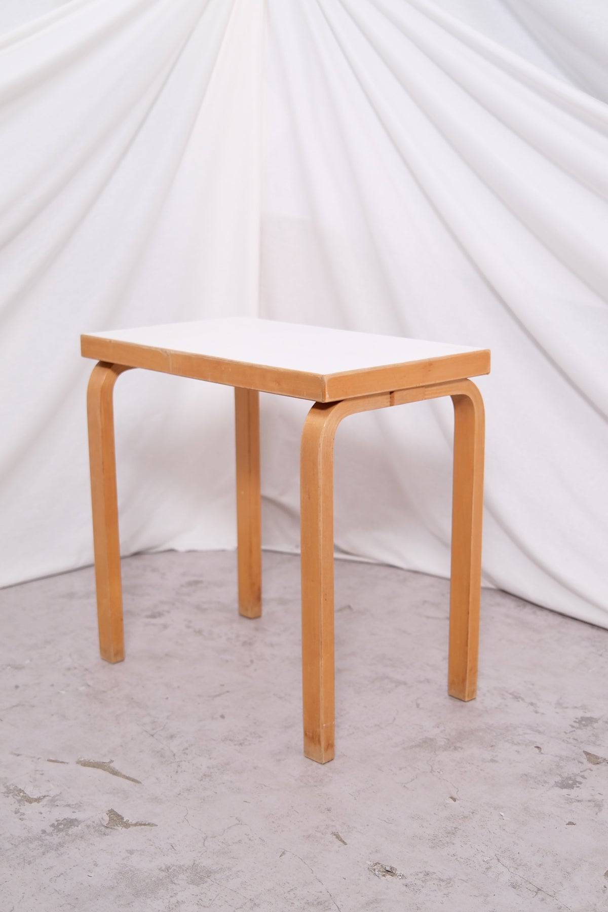 Vintage Alvar Aalto Artek -pikkupöytä