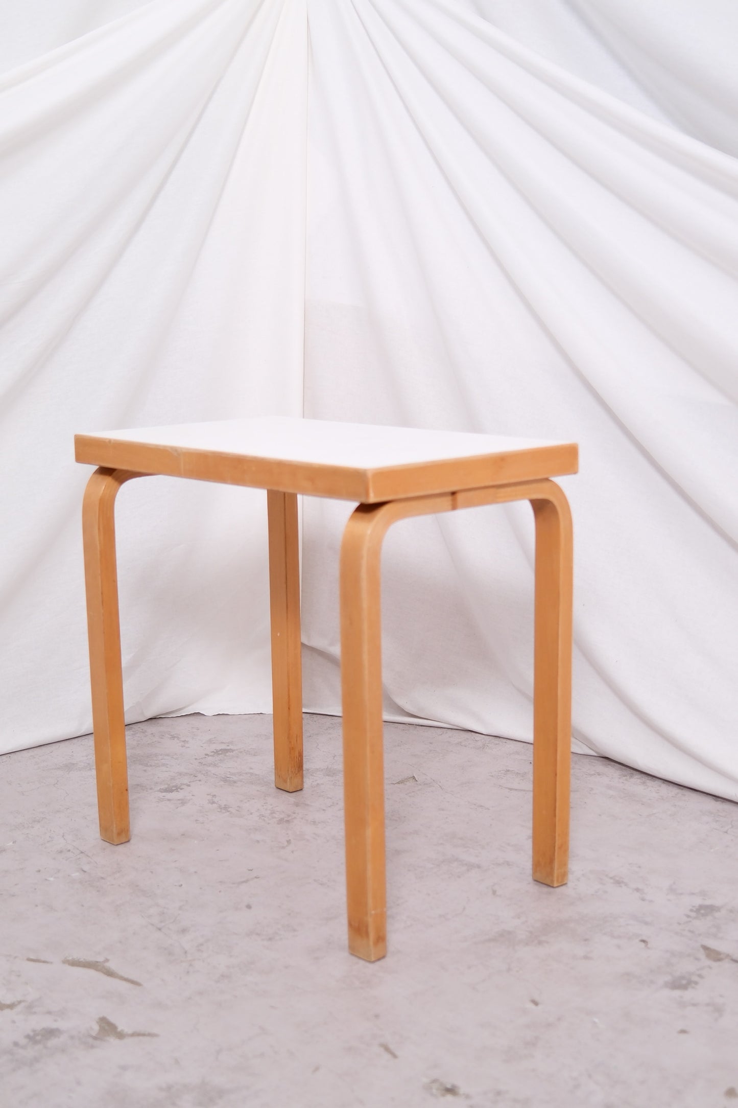 Vintage Alvar Aalto Artek -pikkupöytä