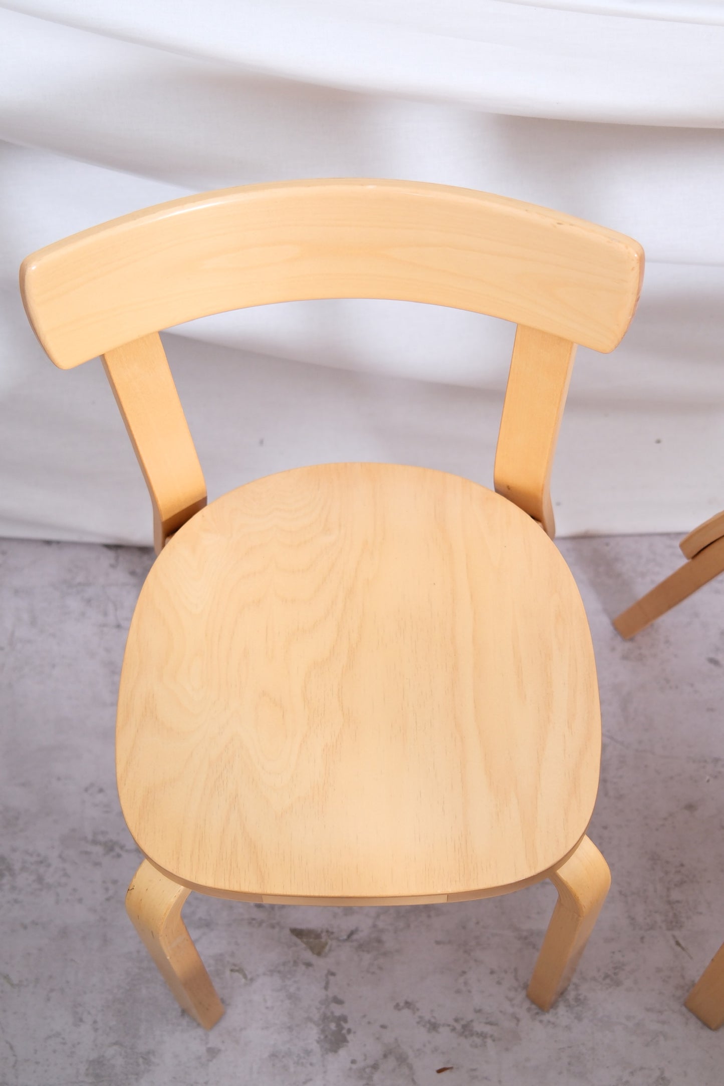 Alvar Aalto 69 -tuoli, valmistaja Artek, 4 saatavilla
