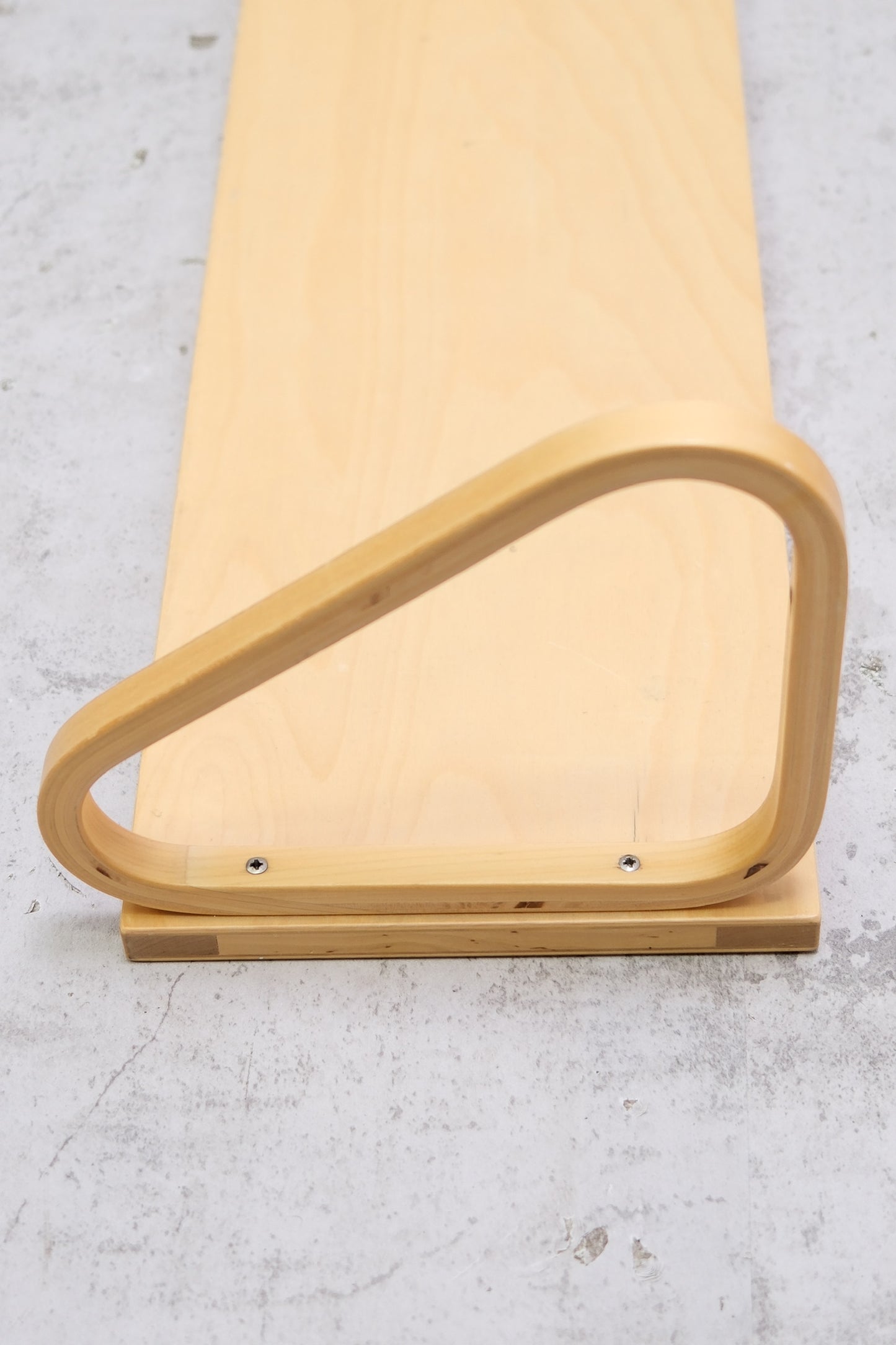 Alvar Aalto 112B -seinähylly, 2 saatavilla