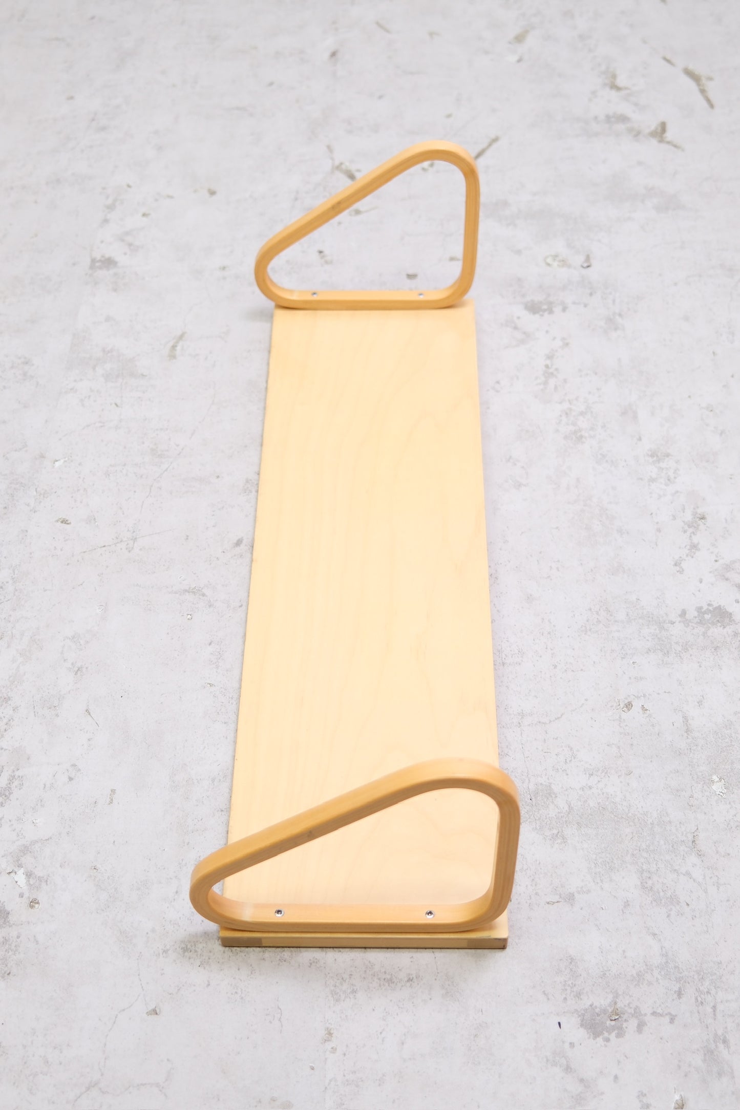 Alvar Aalto 112B -seinähylly, 2 saatavilla