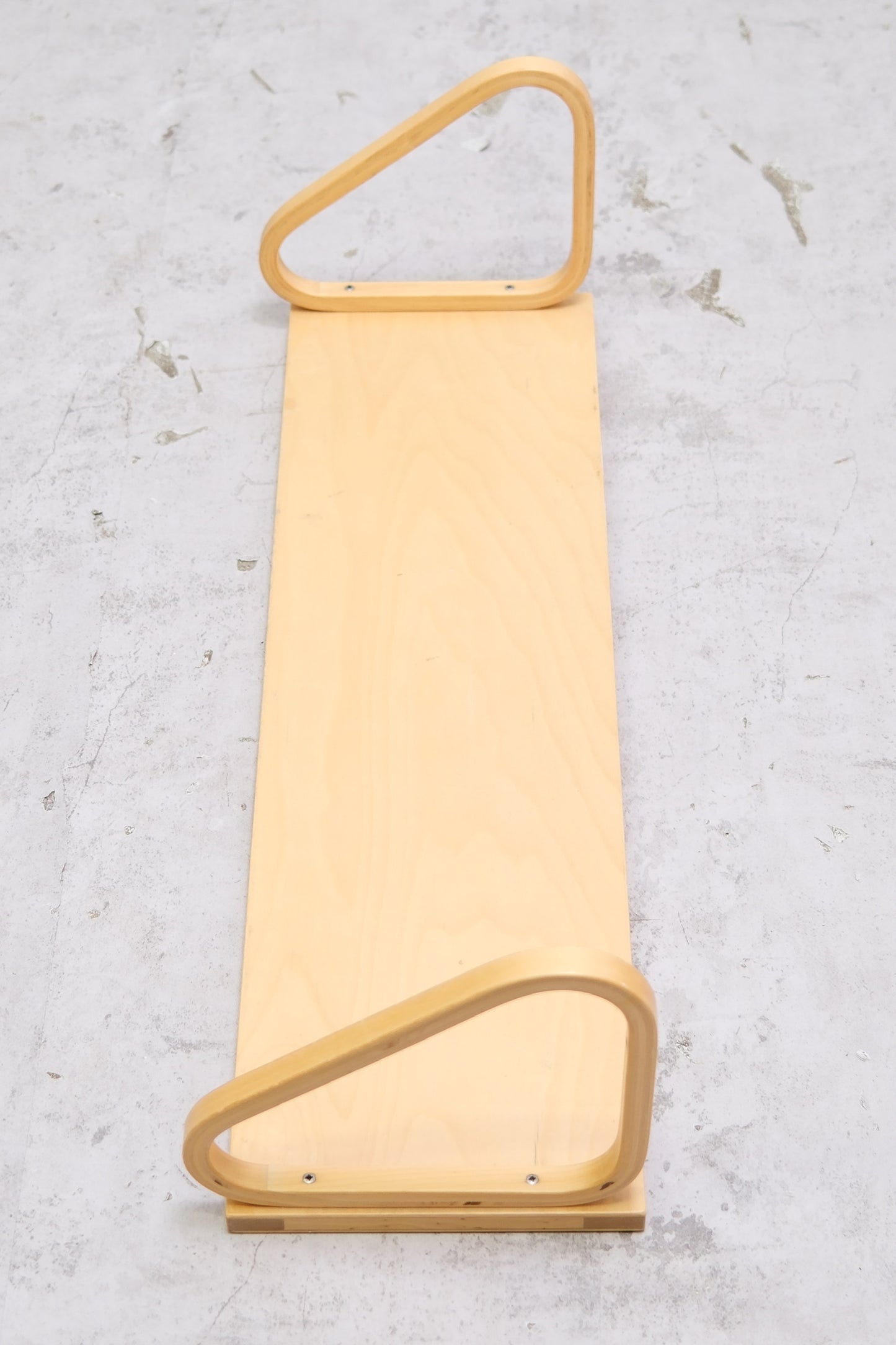 Alvar Aalto 112B -seinähylly, 2 saatavilla