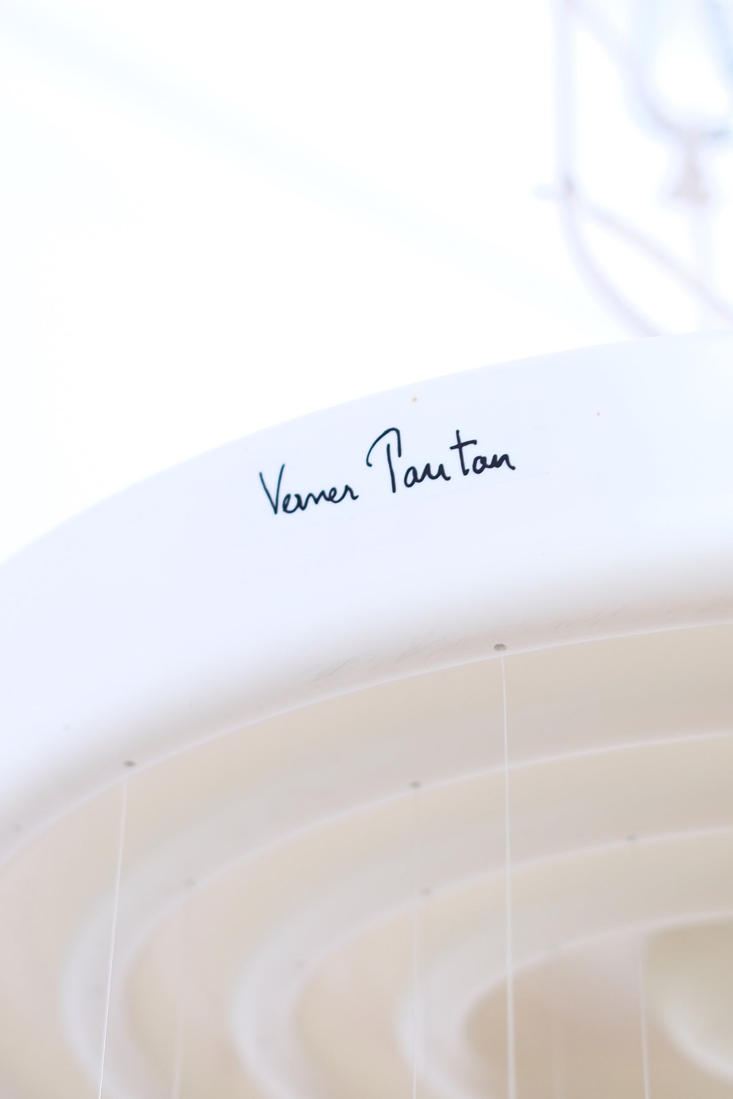 Verner Panton Ball -valaisin, valmistaja Frandsen