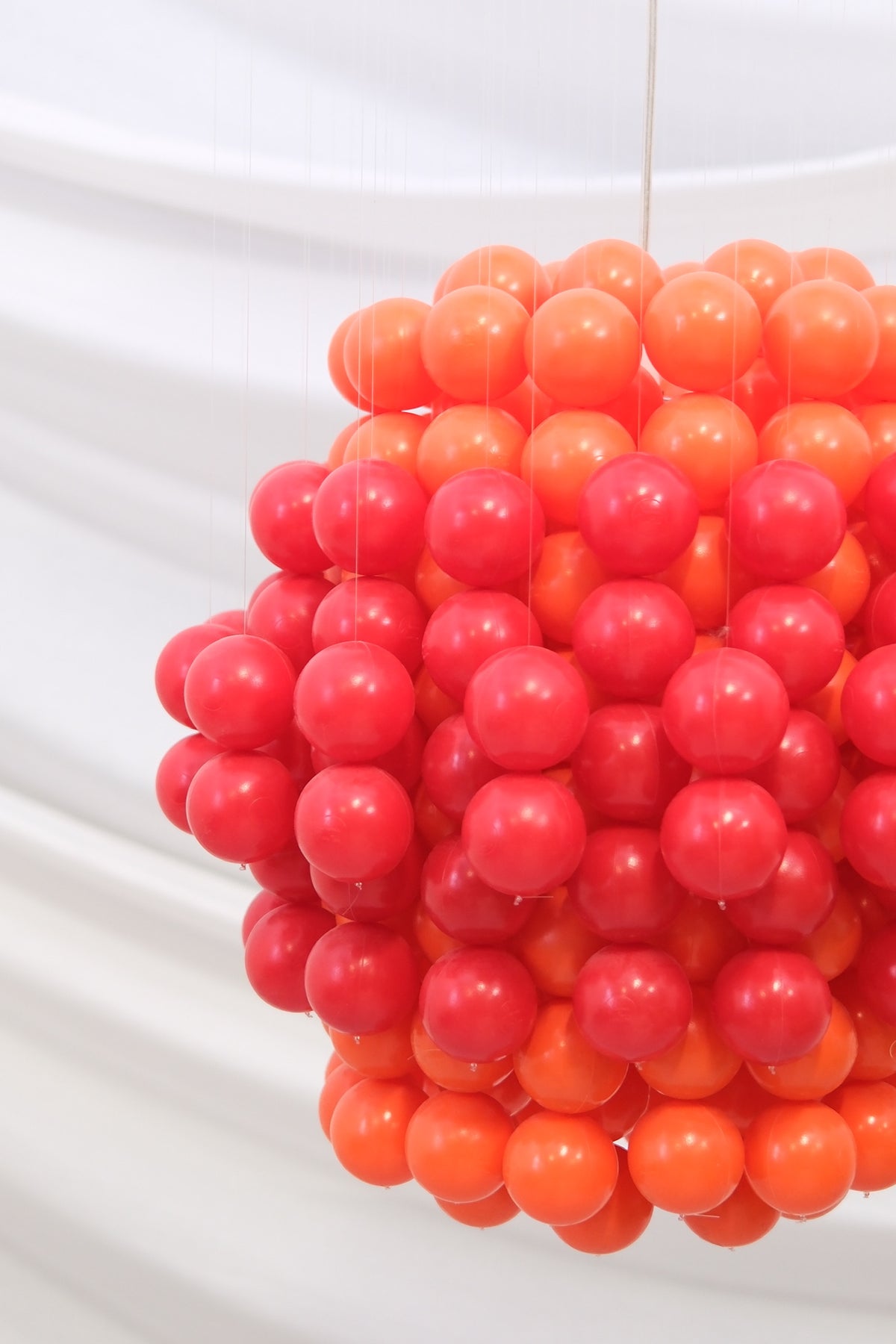 Verner Panton Ball -valaisin, valmistaja Frandsen
