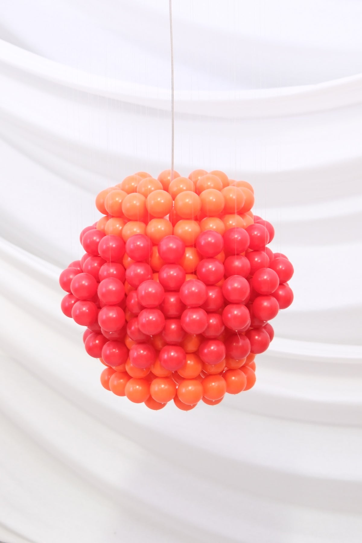 Verner Panton Ball -valaisin, valmistaja Frandsen