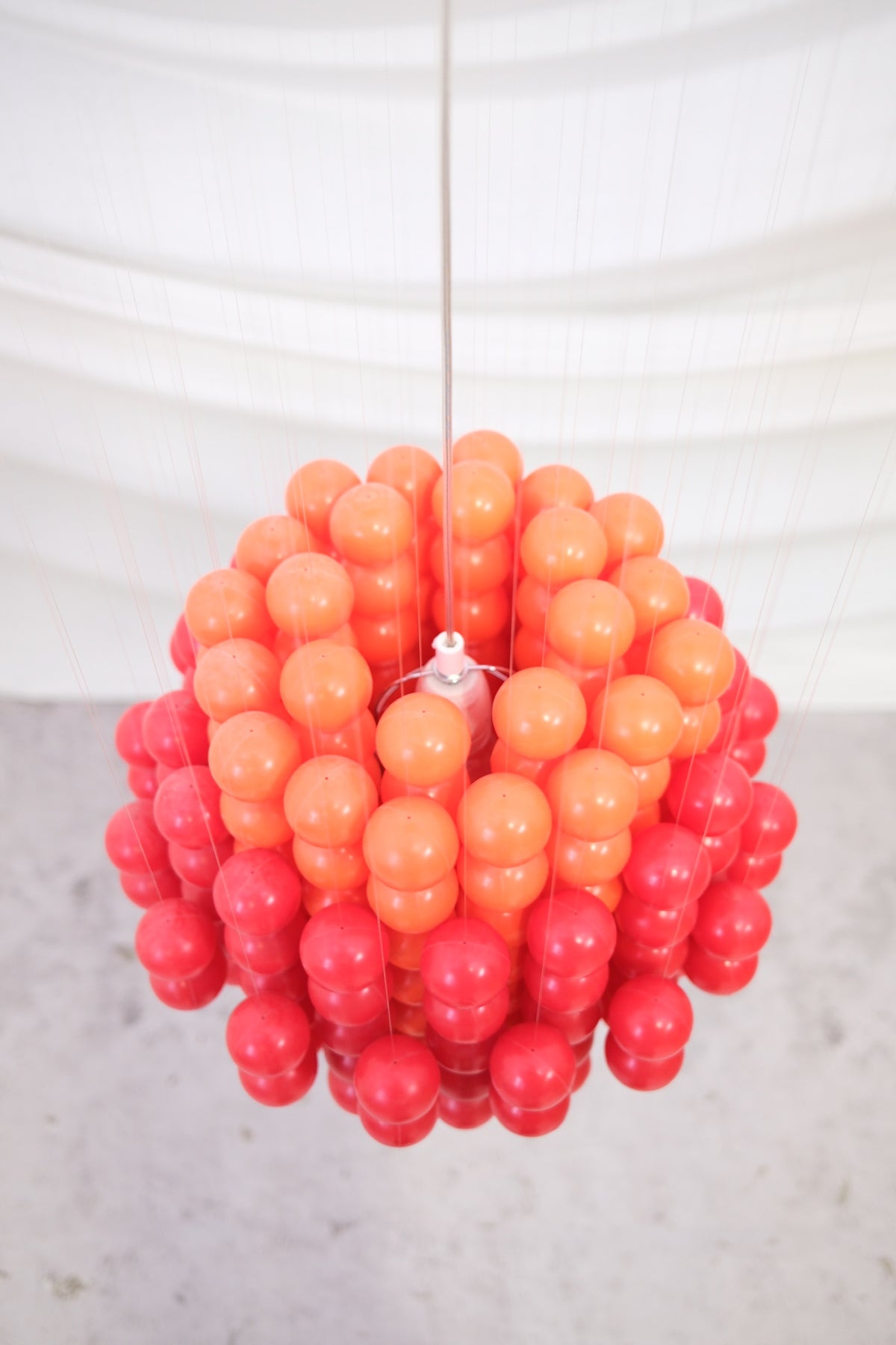 Verner Panton Ball -valaisin, valmistaja Frandsen