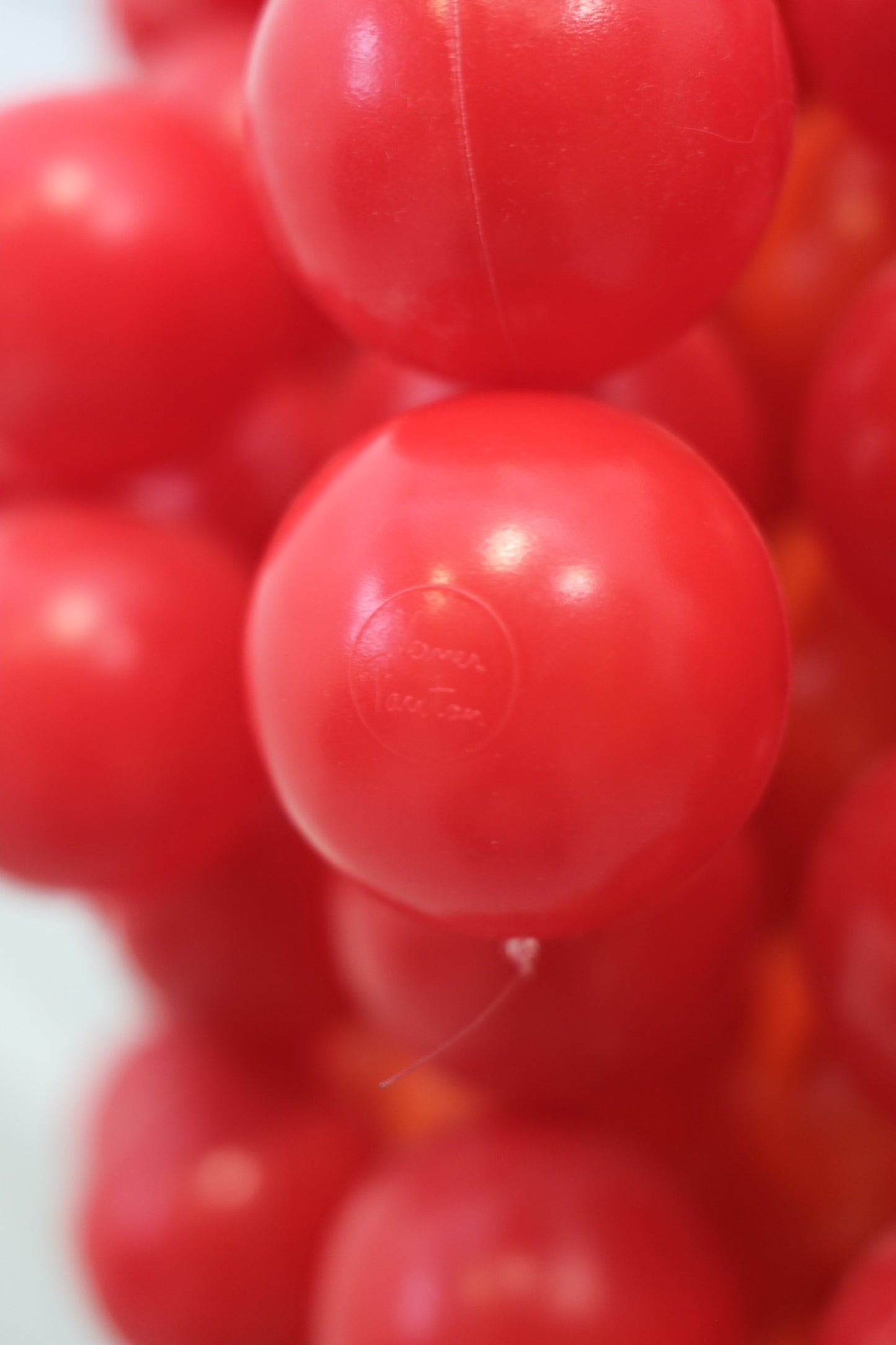 Verner Panton Ball -valaisin, valmistaja Frandsen