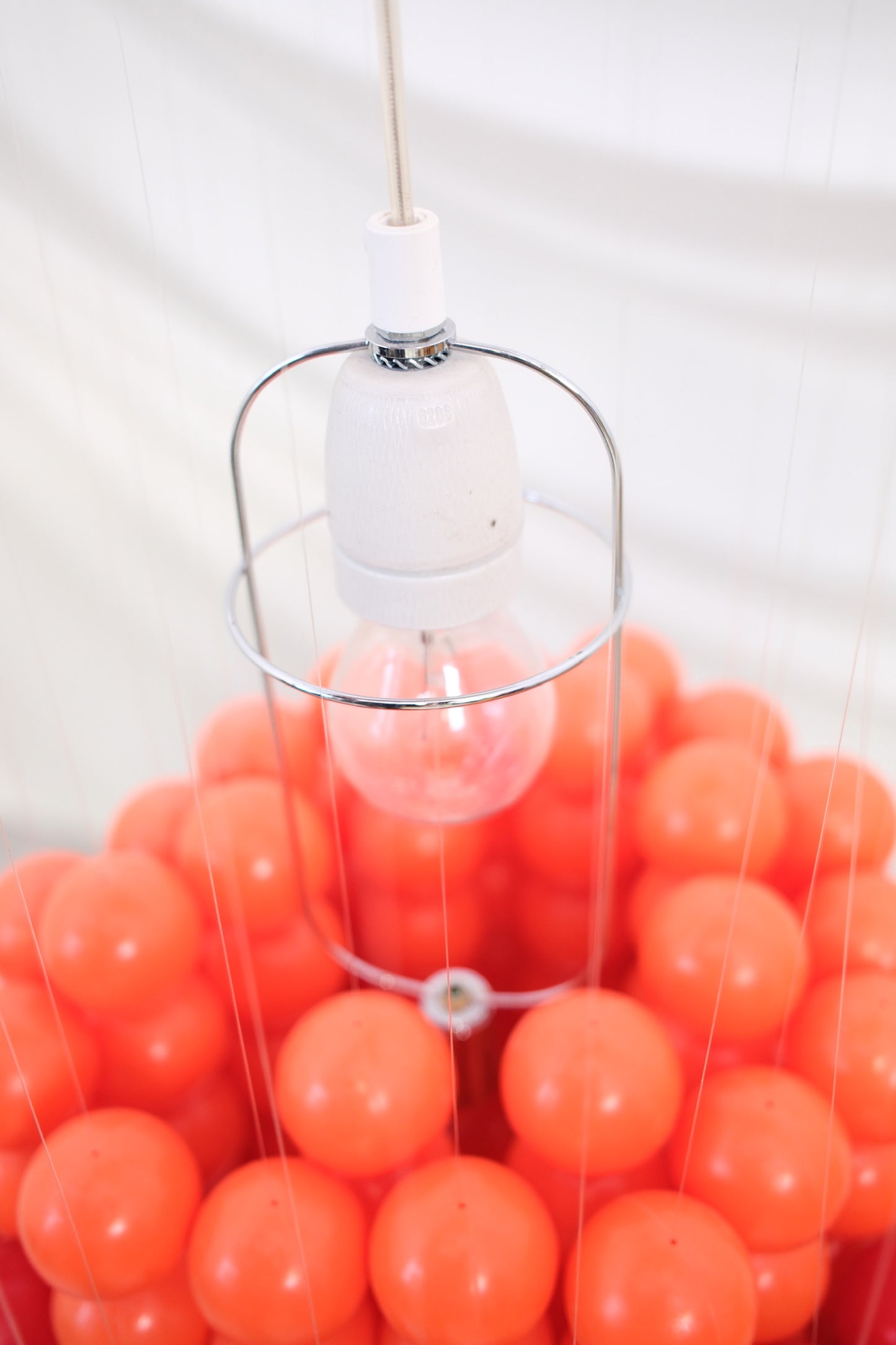 Verner Panton Ball -valaisin, valmistaja Frandsen