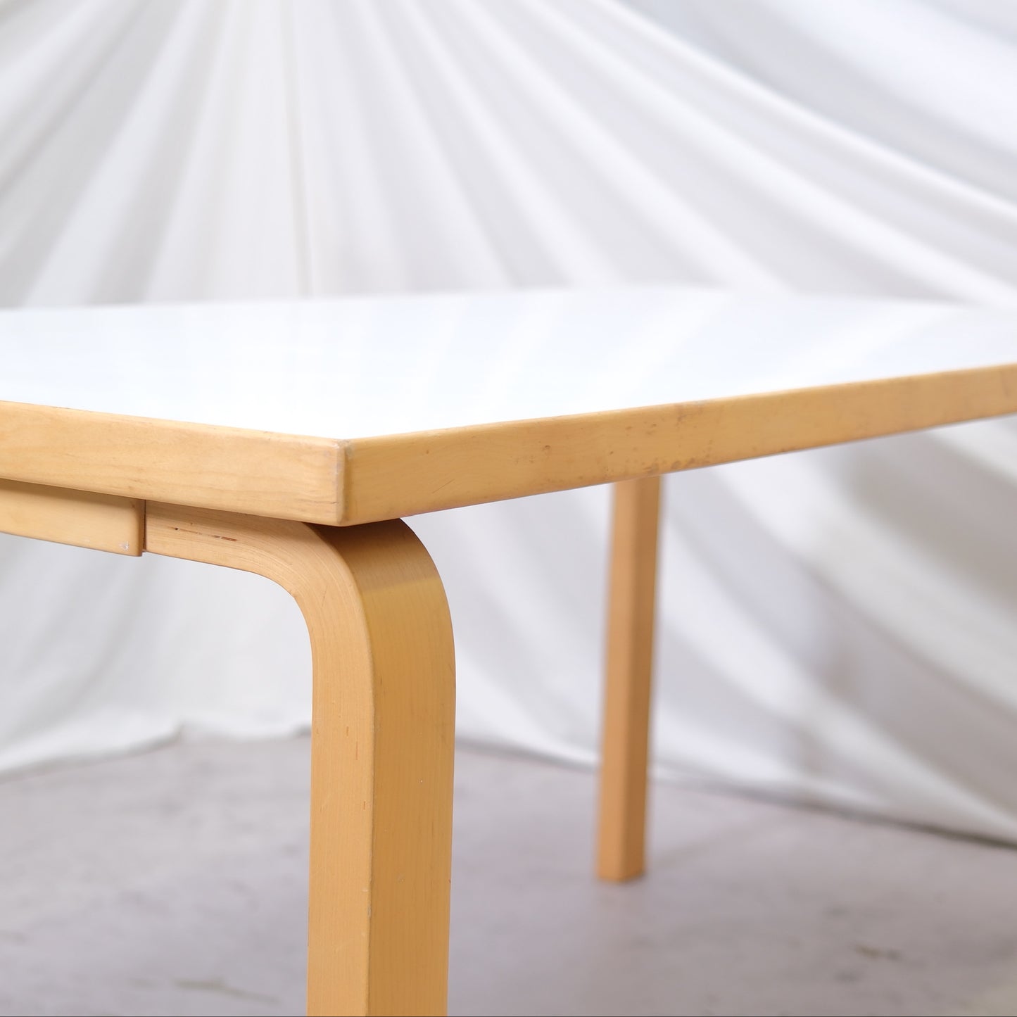 Vintage Alvar Aalto pöytä 81A, valmistaja Artek