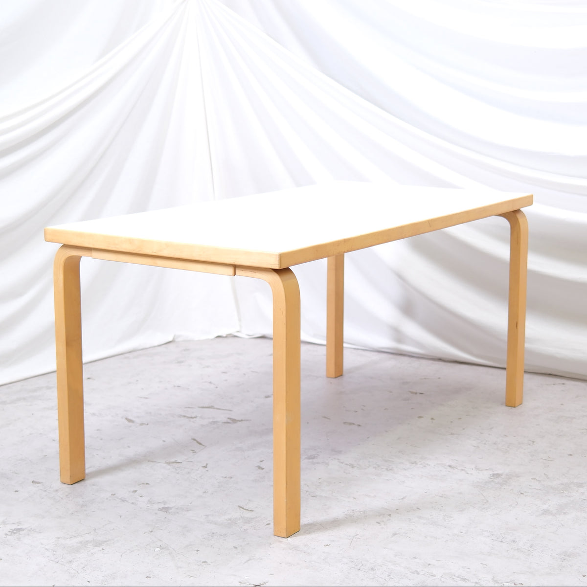 Vintage Alvar Aalto pöytä 81A, valmistaja Artek