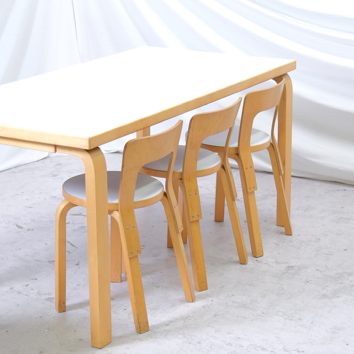 Vintage Alvar Aalto pöytä 81A, valmistaja Artek