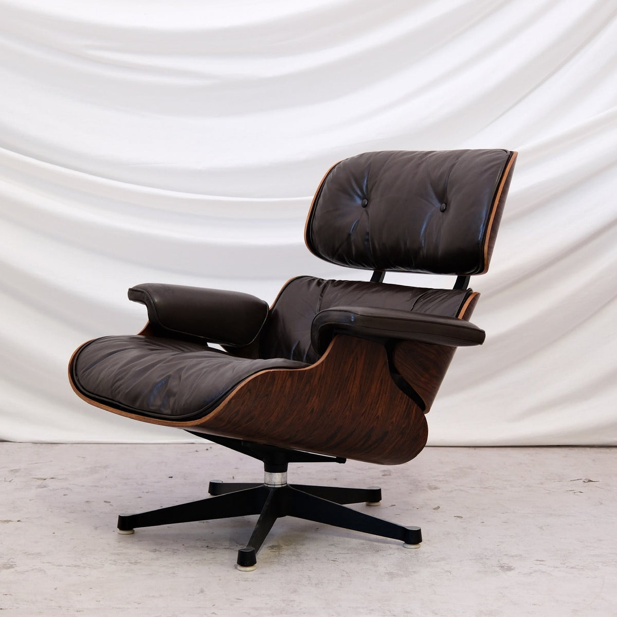 Vintage Charles & Ray Eames Lounge Chairs - Rosewood & Dark Brown leather