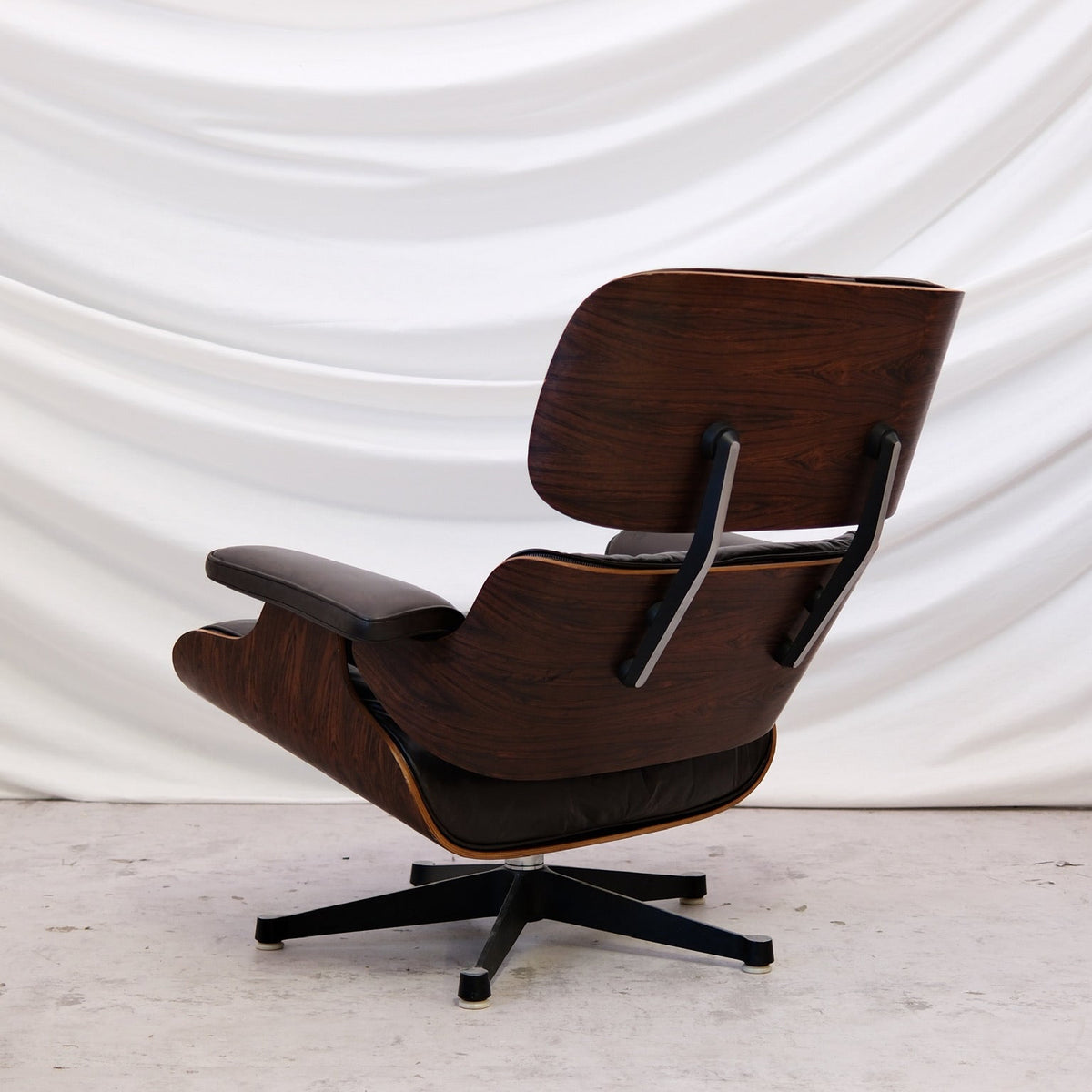 Vintage Charles & Ray Eames Lounge Chairs - Rosewood & Dark Brown leather