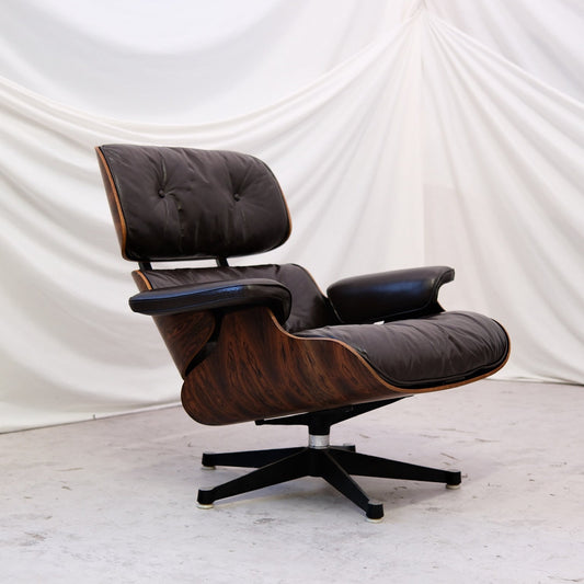 Pair of vintage Eames Lounge Chairs in rosewood and dark brown leather
