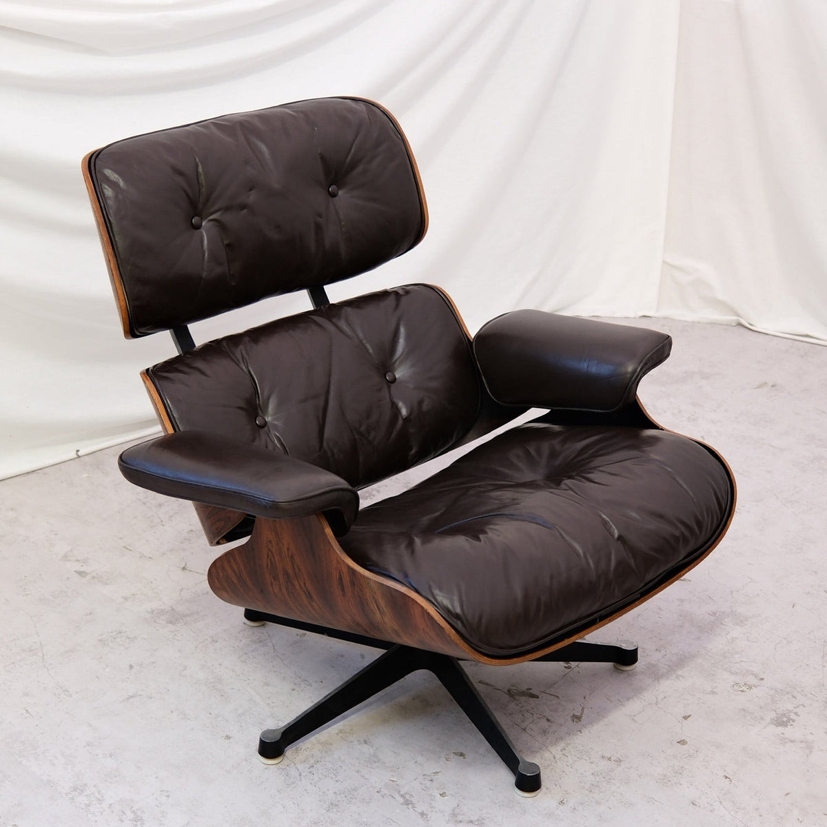 Vintage Charles & Ray Eames Lounge Chairs - Rosewood & Dark Brown leather