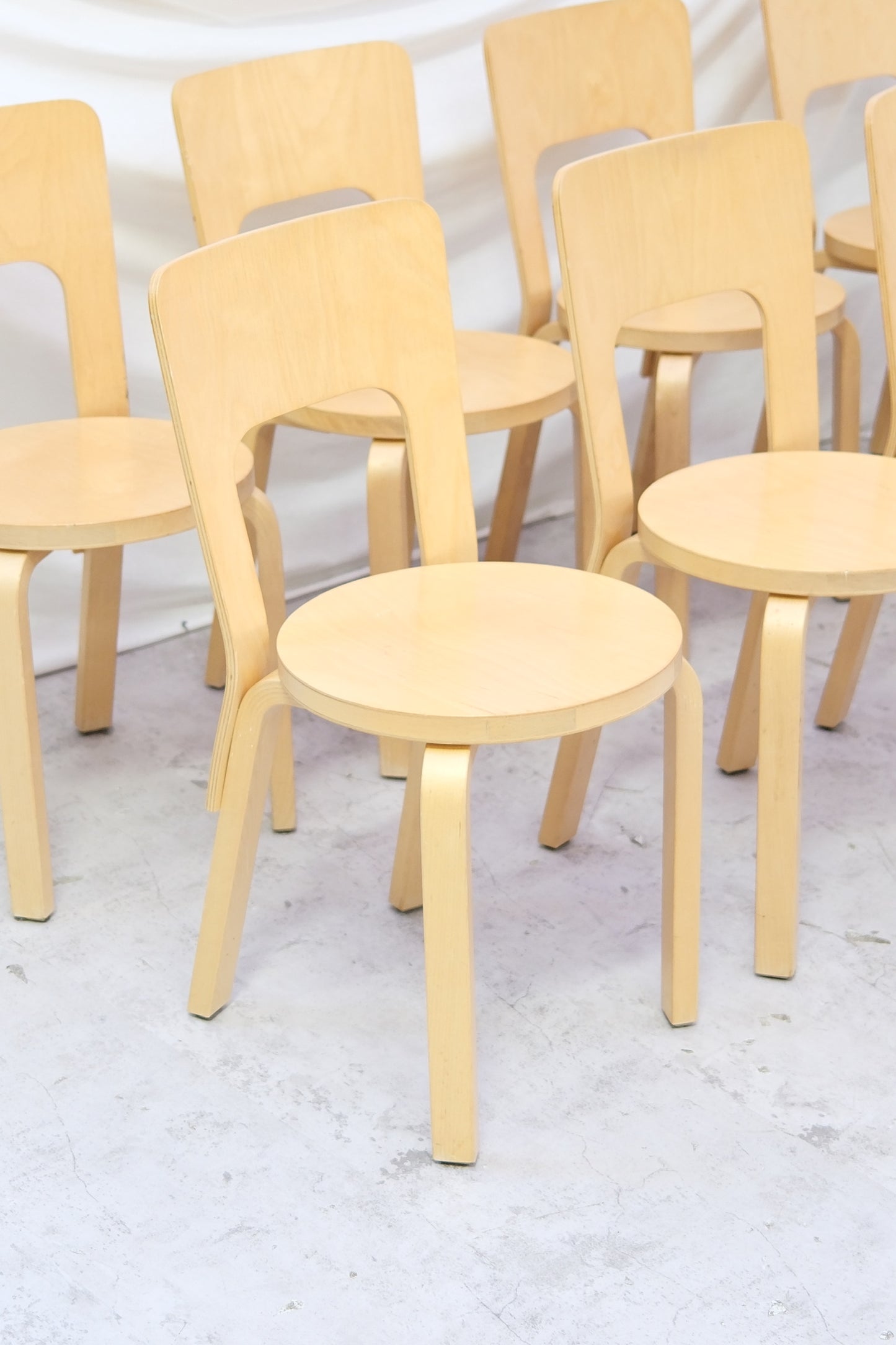 Alvar Aalto 66 -tuoli, valmistaja Artek