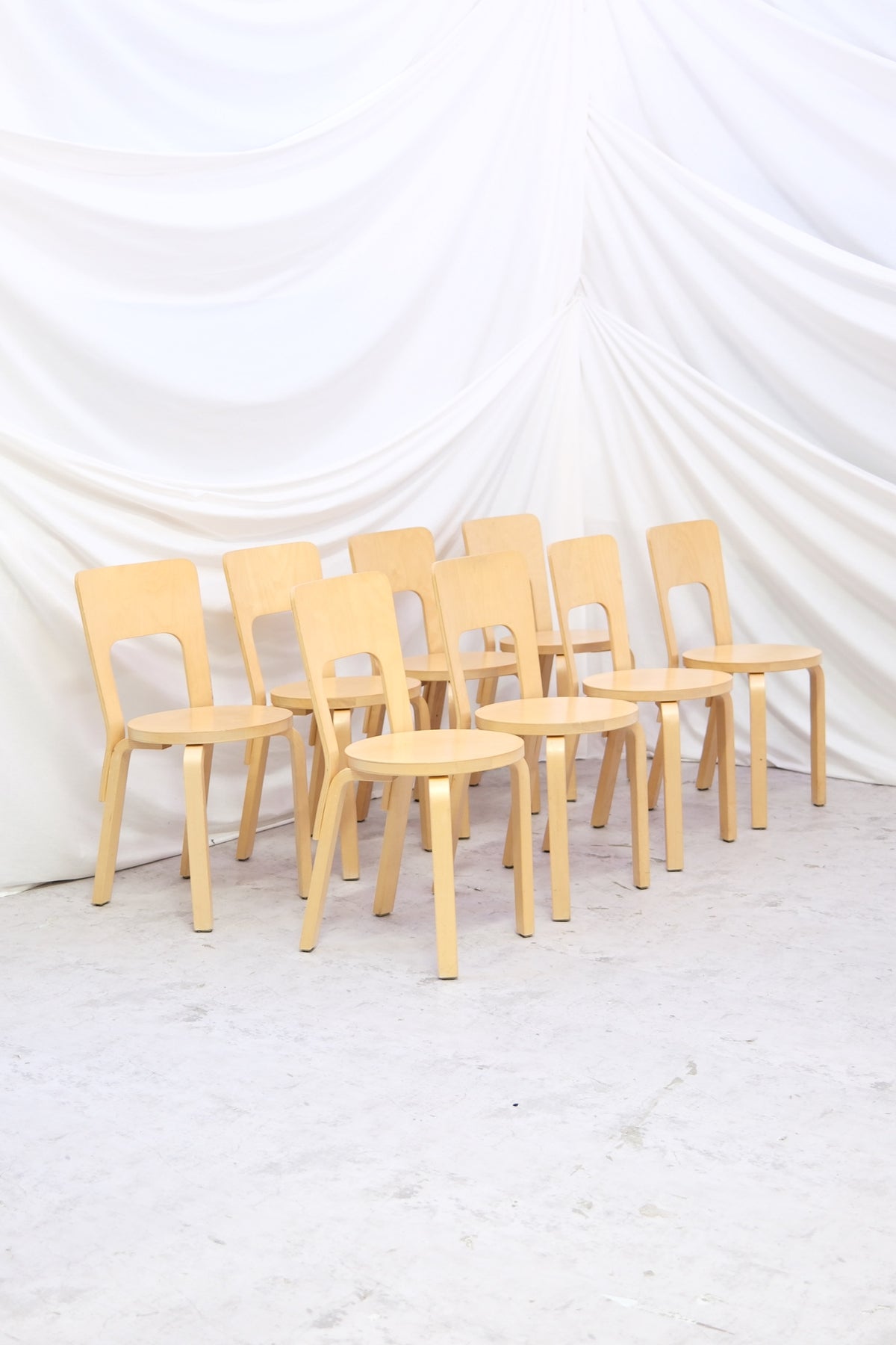 Alvar Aalto 66 -tuoli, valmistaja Artek