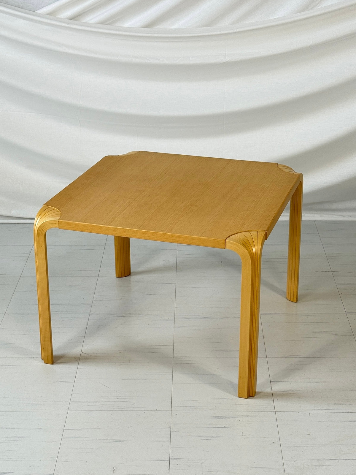 Artek Fan Tables x800b & x800c