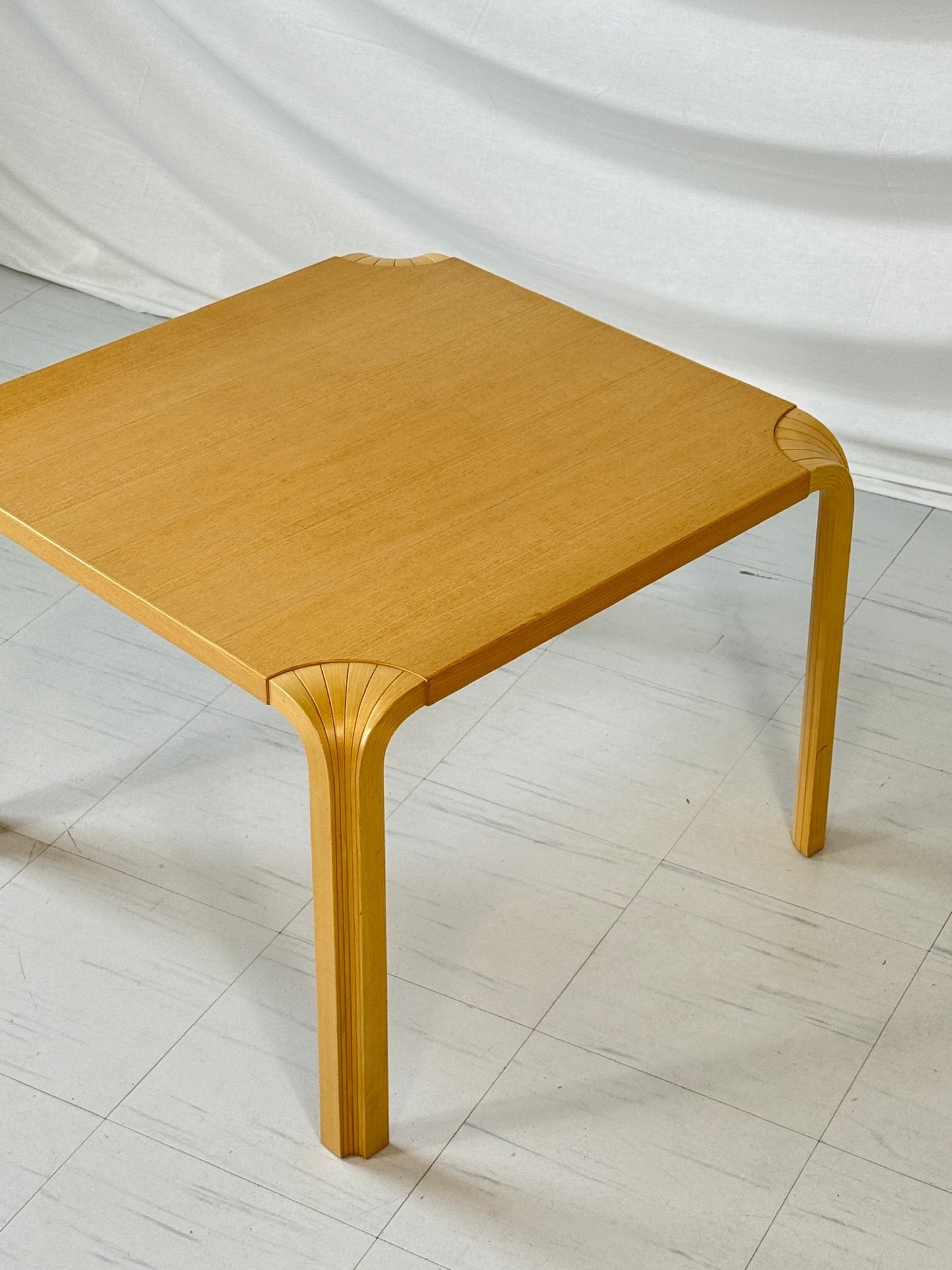Artek Fan Tables x800b & x800c