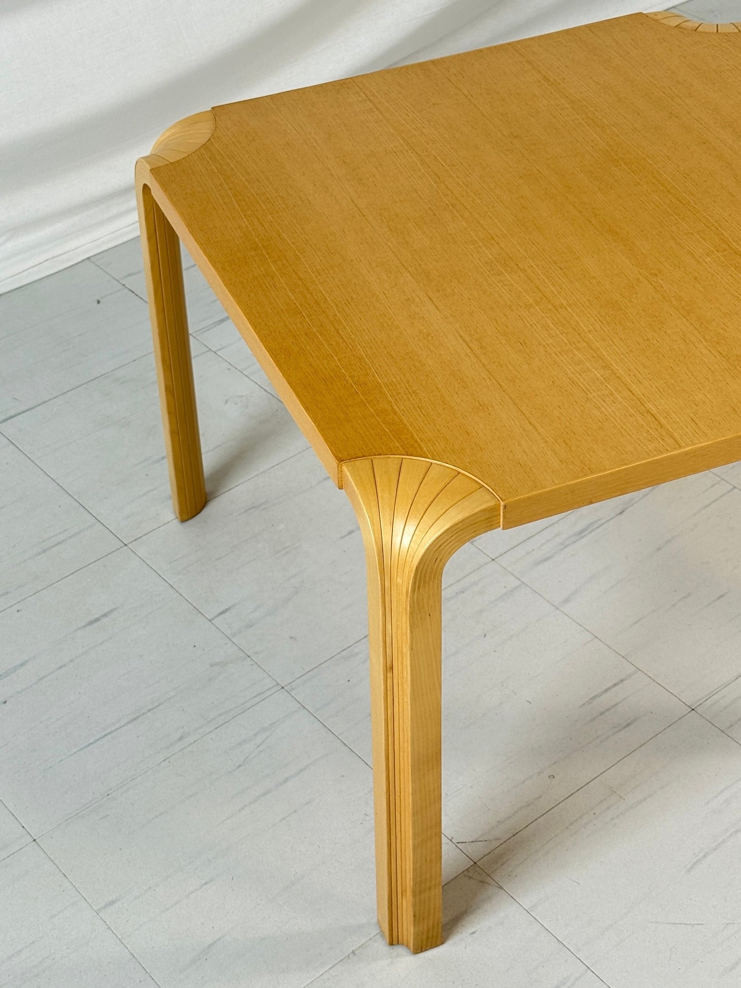 Artek Fan Tables x800b & x800c