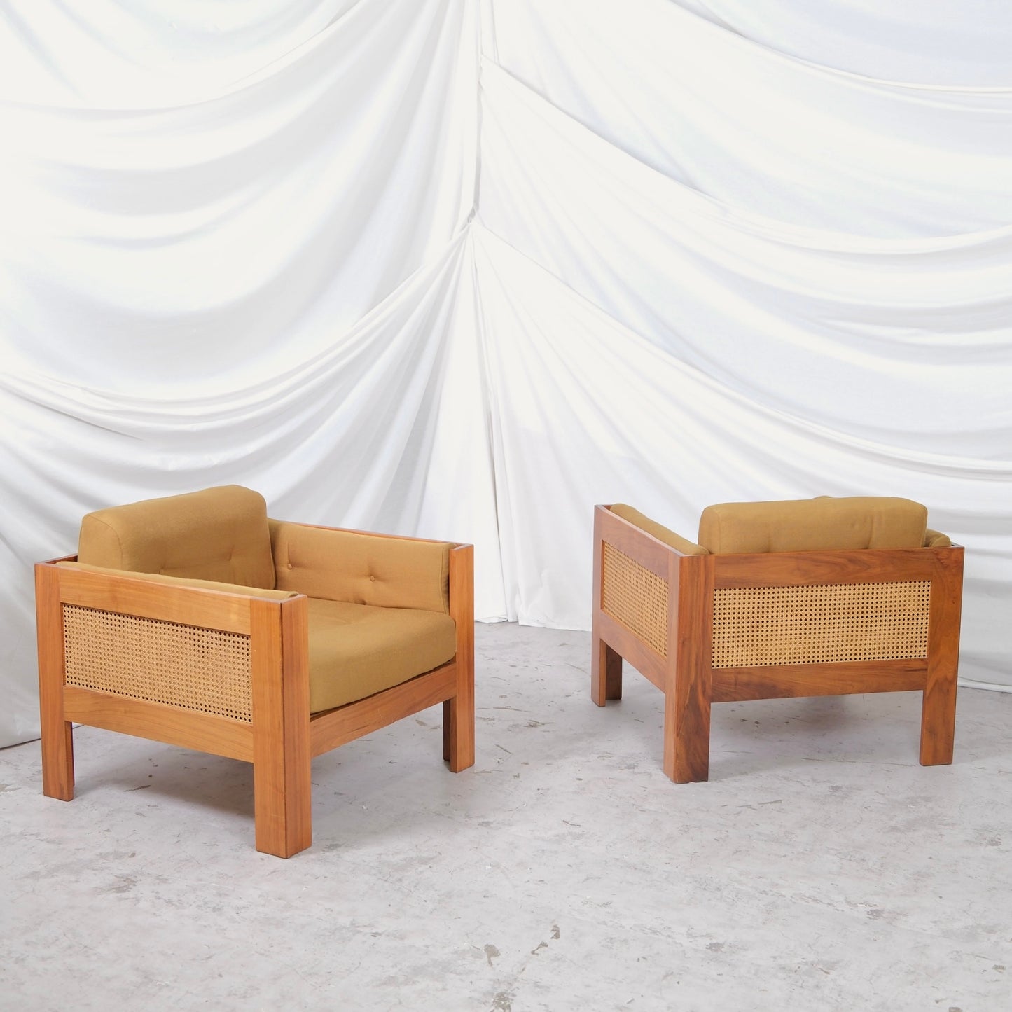 Neliö-tuolit – Evaliisa Vasko, valmistaja Huonekaluliike Mikko Nupponen, 1960-luku