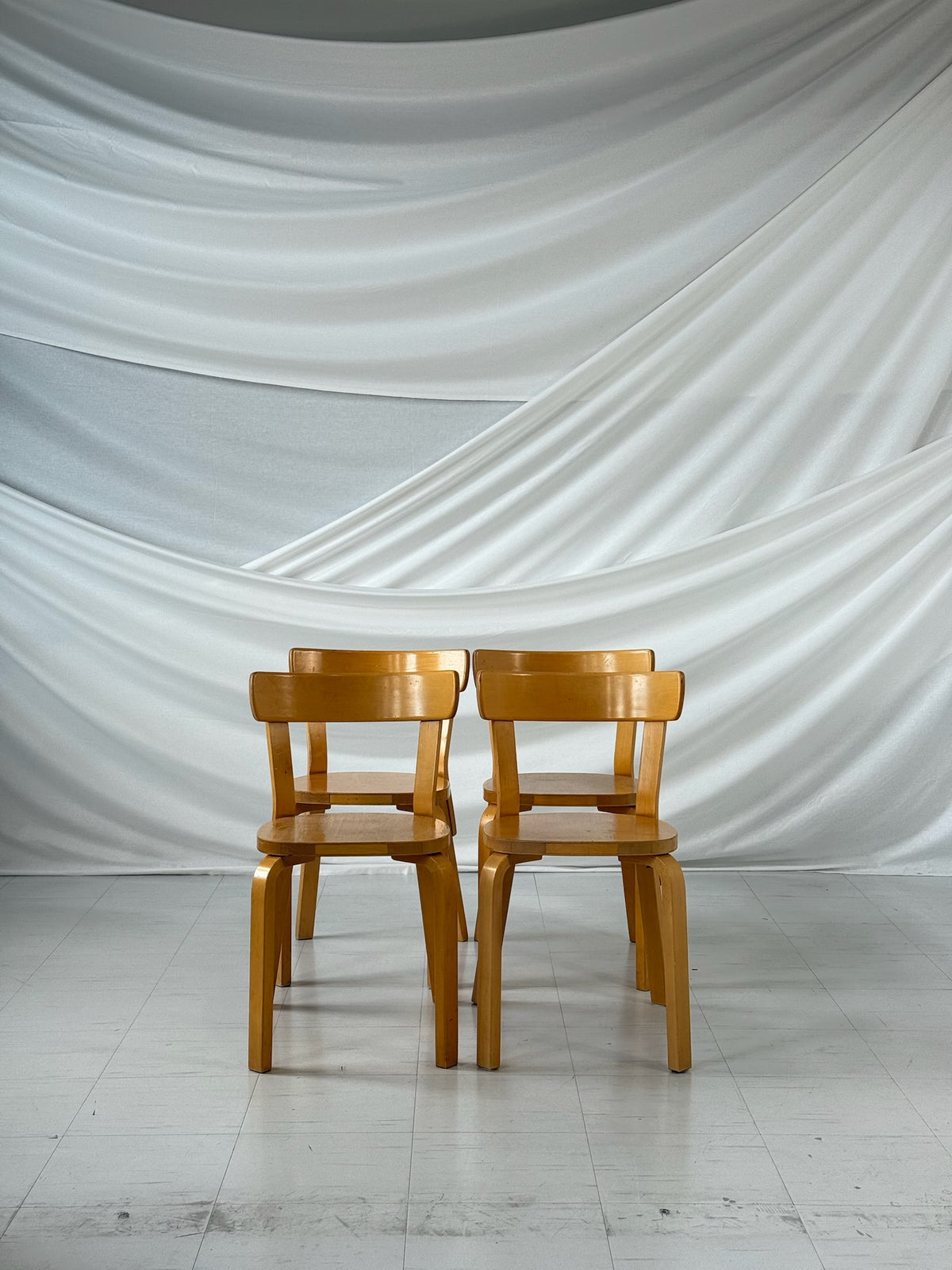 Alvar Aalto Artek 69 -tuolit, 4 kpl
