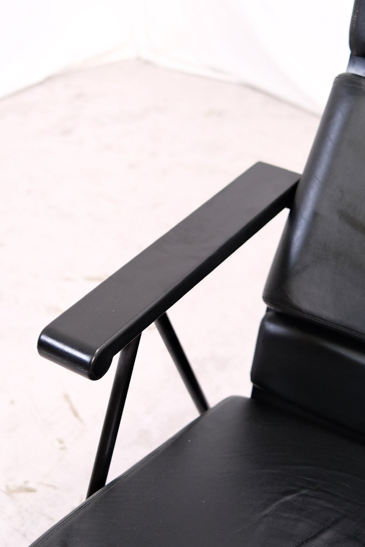 Yrjö Kukkapuro Funktus Armchairs - Black Leather - Avarte