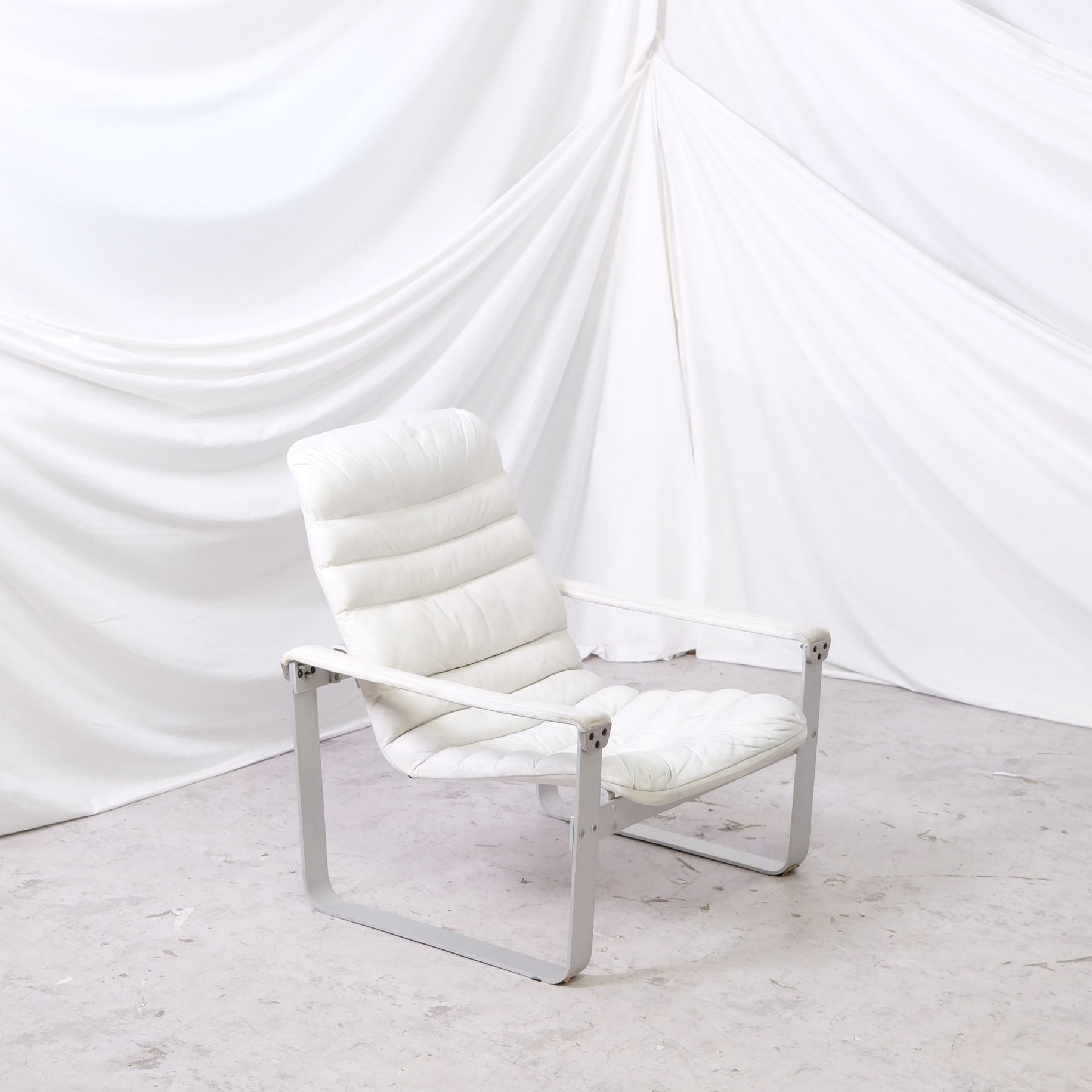 Rare Ilmari Lappalainen Pulkka prototype chair for Asko in white leather with metal frame. Vintage Finnish design with original Asko label.
