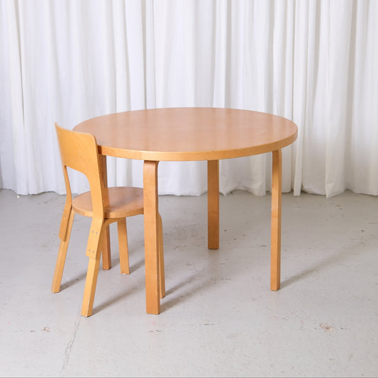 Vintage round table designed by Alvar Aalto for Artek in birch with beautiful patina and classic bent leg construction. Finnish modern design available from Helsinki.