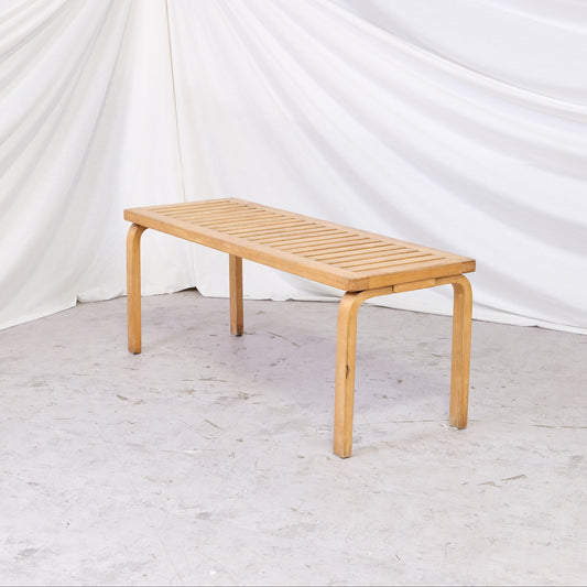 Vintage Artek 153A bench in birch from the 1950s or 1960s with beautiful patina and original character. Finnish design classic with worldwide shipping.
