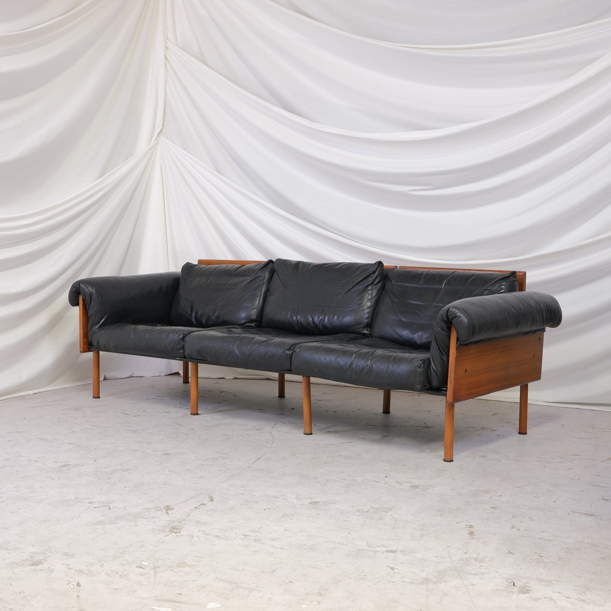 Vintage Yrjö Kukkapuro Ateljee 3-seater sofa with rosewood frame and original black leather cushions